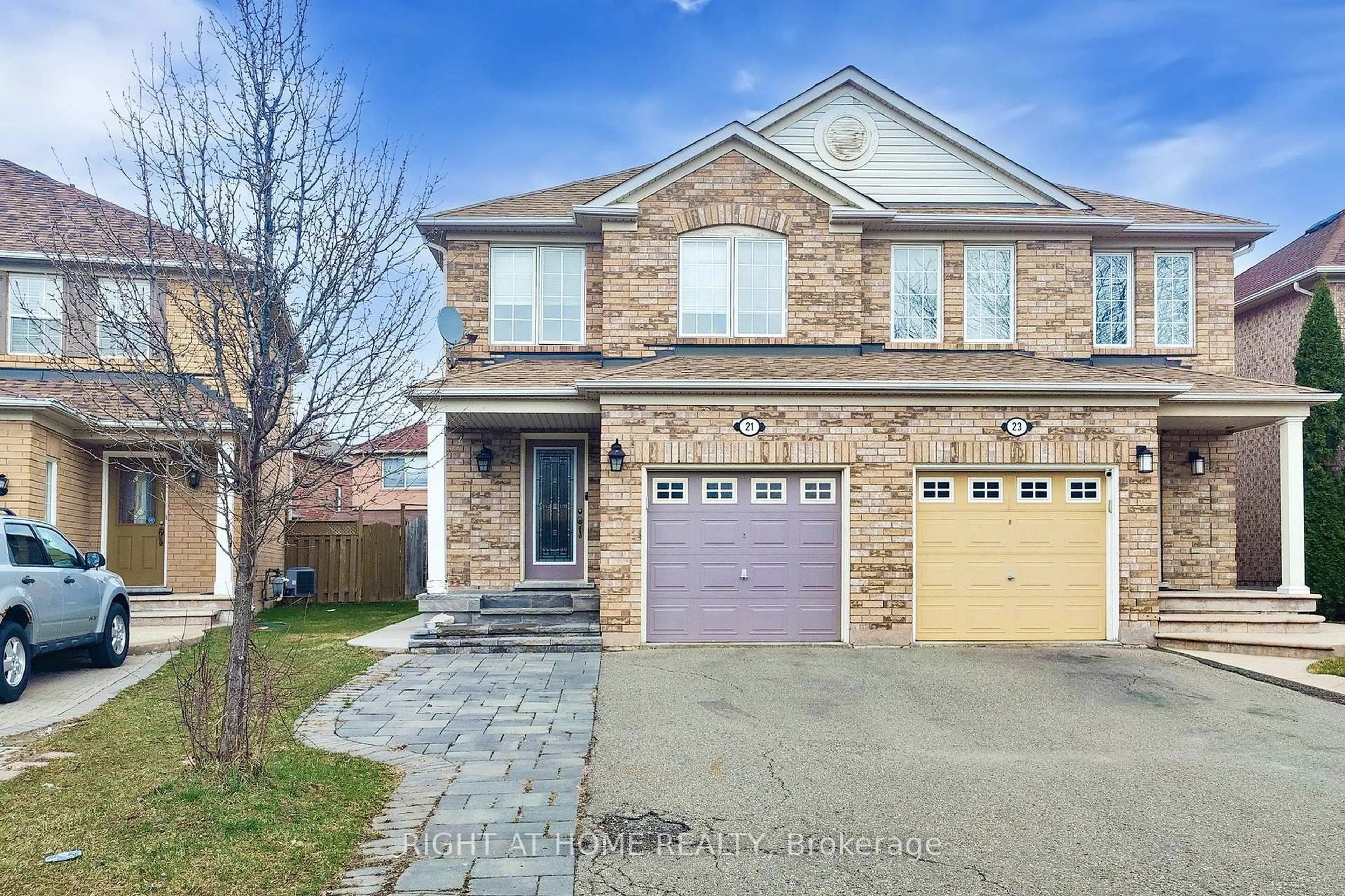 Home with brick exterior material, street for 21 Dunlop Crt, Brampton Ontario L6X 4Z8