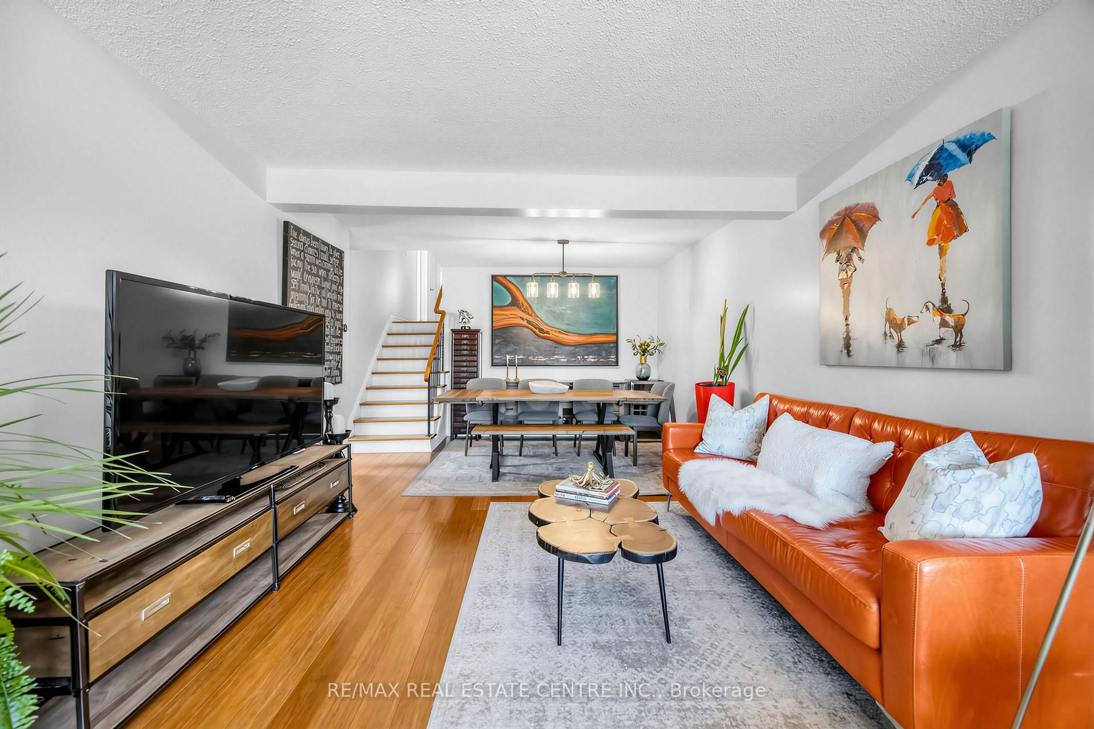 Living room with furniture, unknown for 6348 Atherly Cres, Mississauga Ontario L5N 2J2