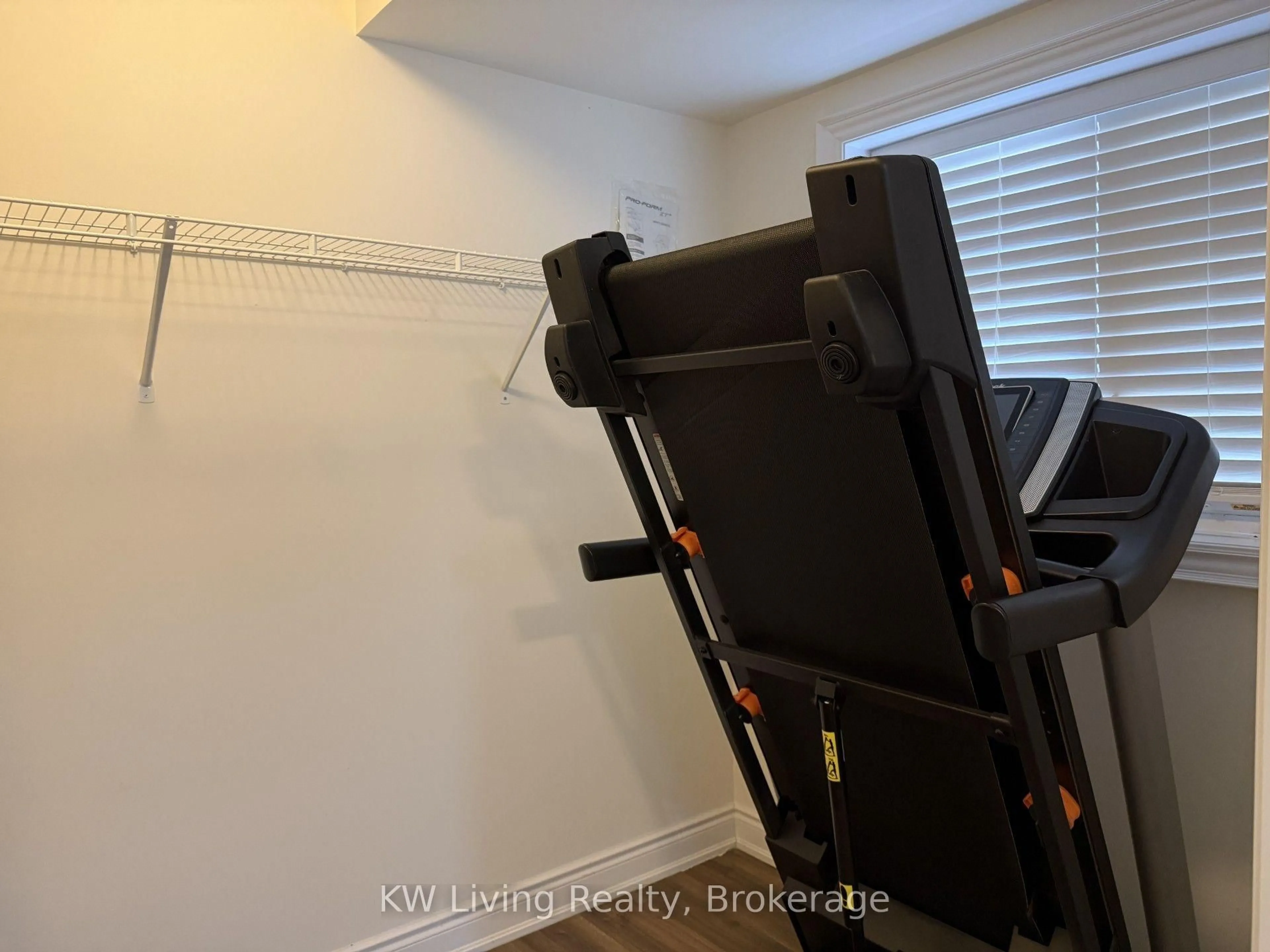 A pic of a room for 2005 Queensborough Gate #Lot 13, Mississauga Ontario L5M 0Y1