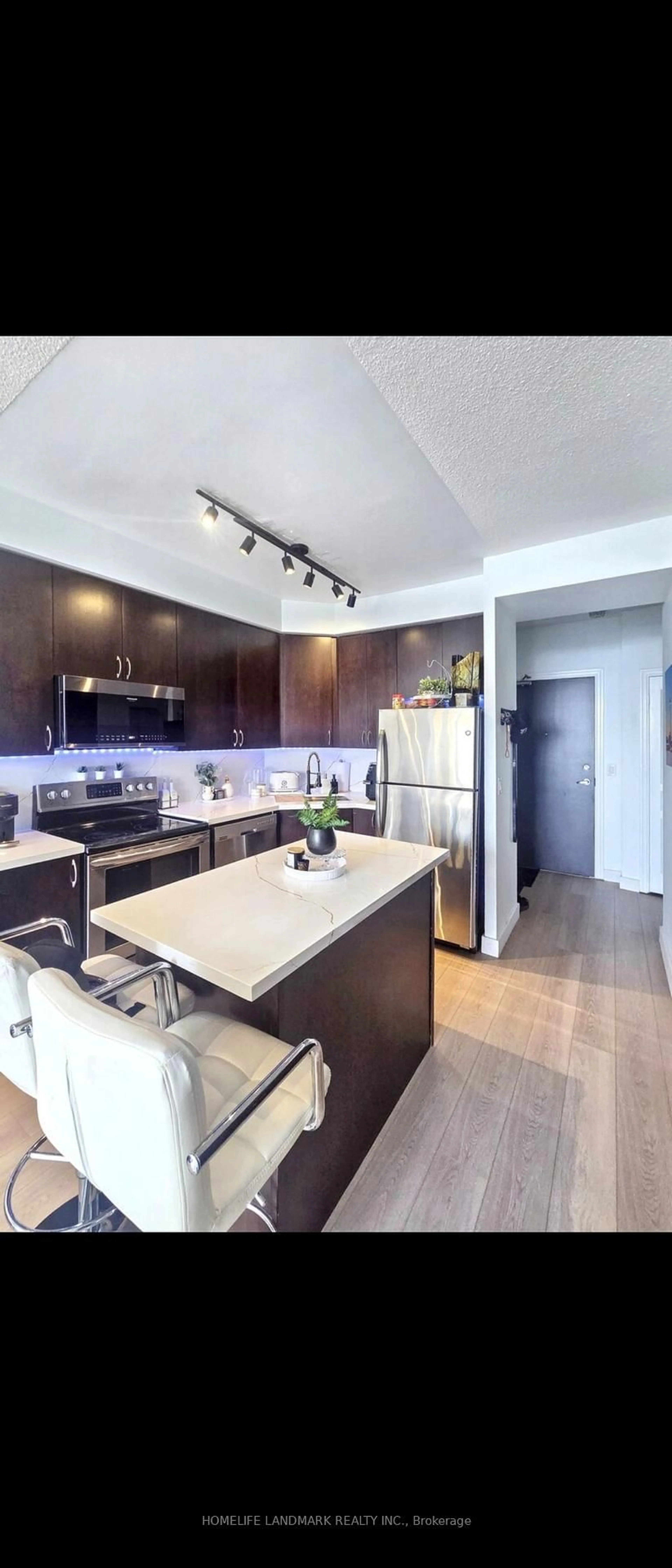 Open concept kitchen, unknown for 223 Webb Dr #607, Mississauga Ontario L5B 0E8
