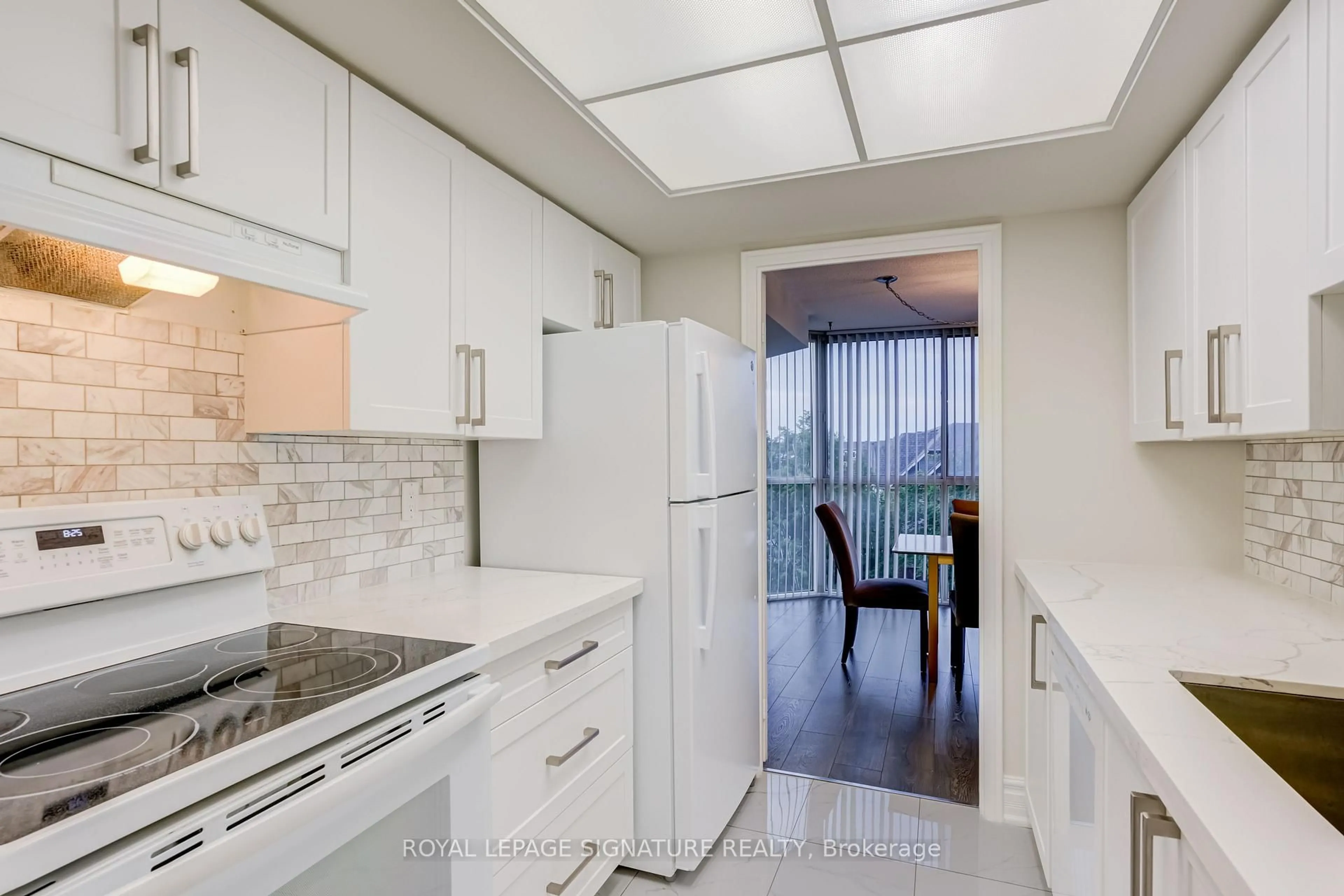 Unknown for 880 Dundas St #405, Mississauga Ontario L5C 4H3
