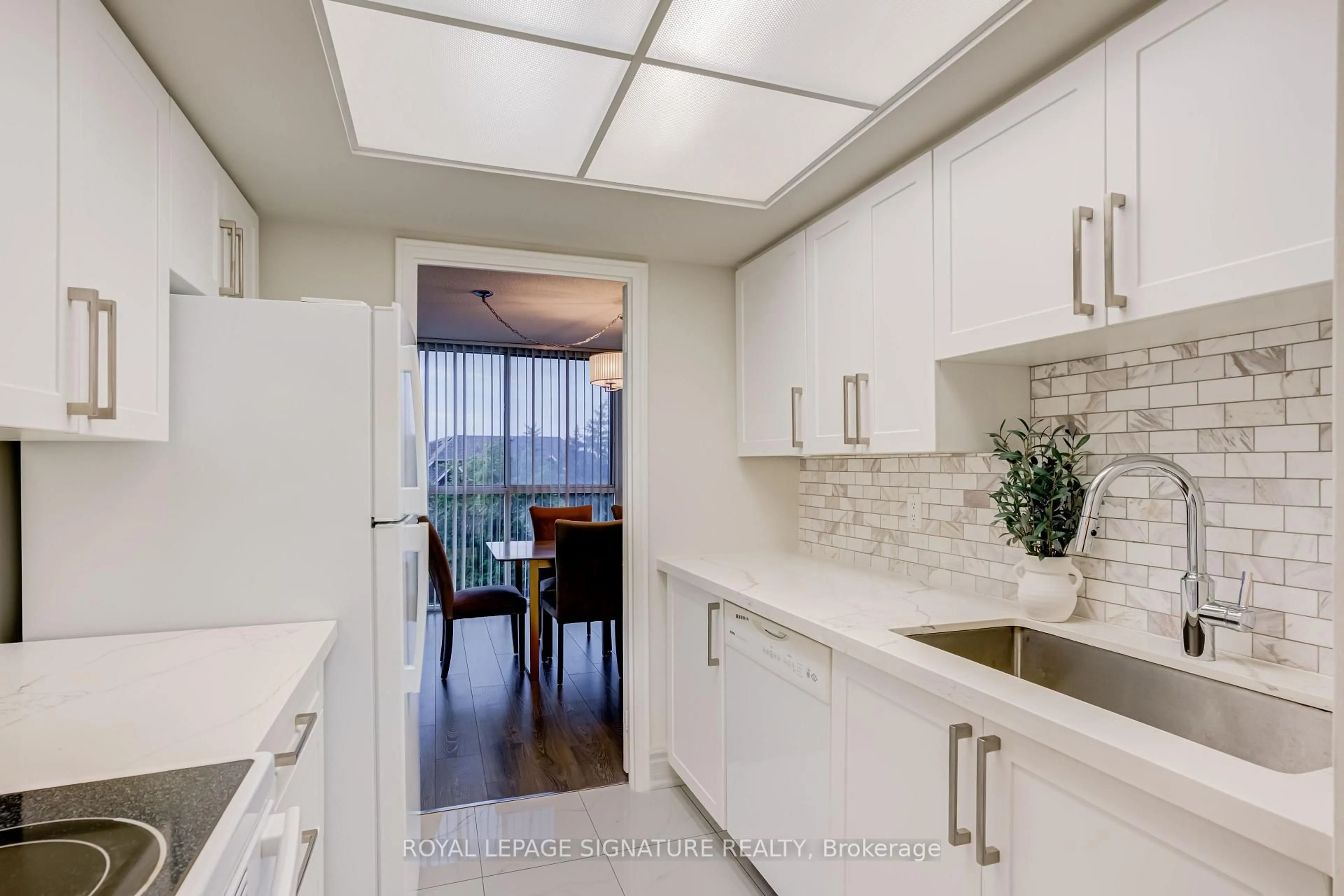 Contemporary kitchen, ceramic/tile floor for 880 Dundas St #405, Mississauga Ontario L5C 4H3