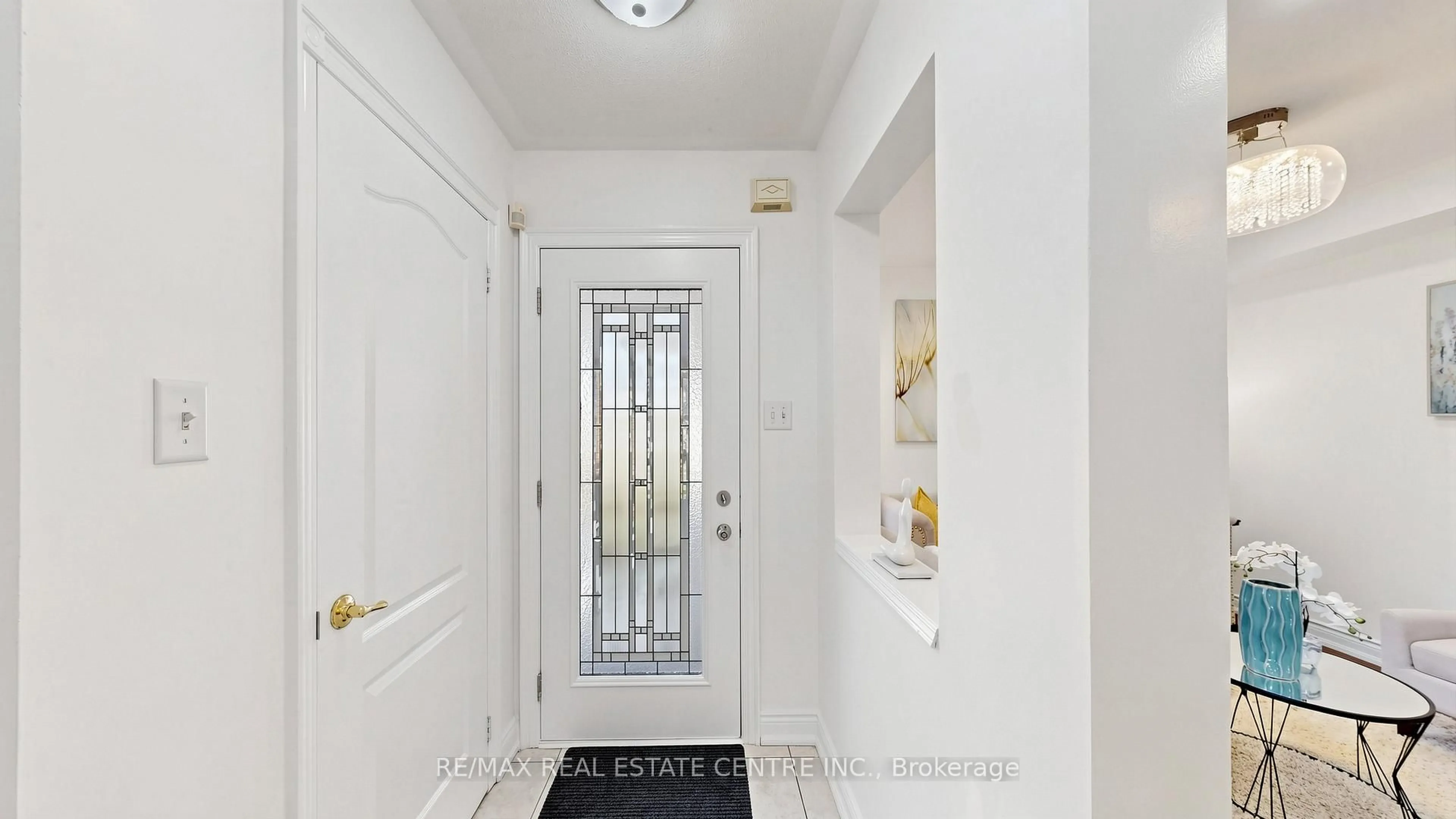 Indoor entryway for 72 Tiller Tr, Brampton Ontario L6X 4S6