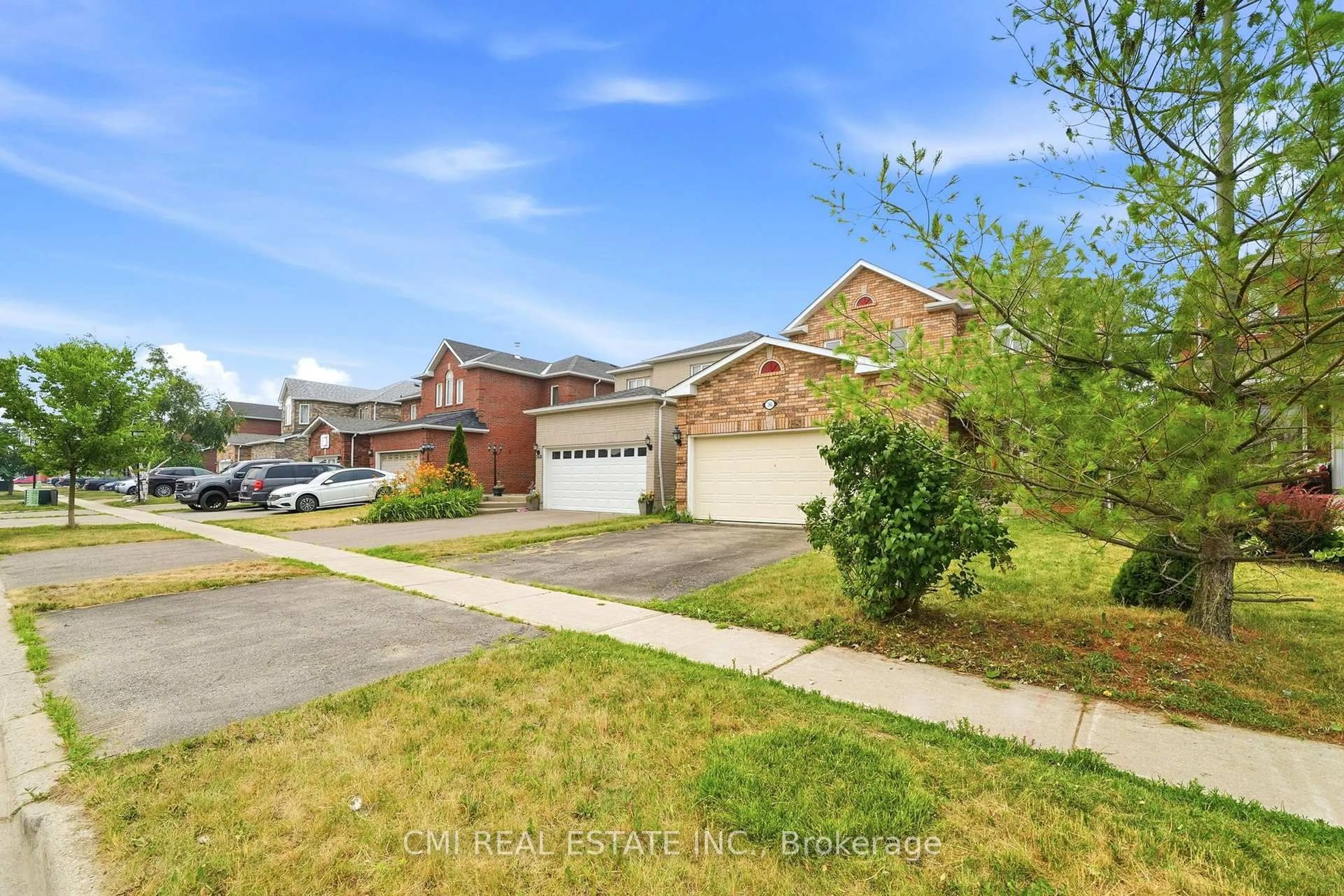 A pic from outside/outdoor area/front of a property/back of a property/a pic from drone, street for 366 Marshall Cres, Orangeville Ontario L9W 4Y4