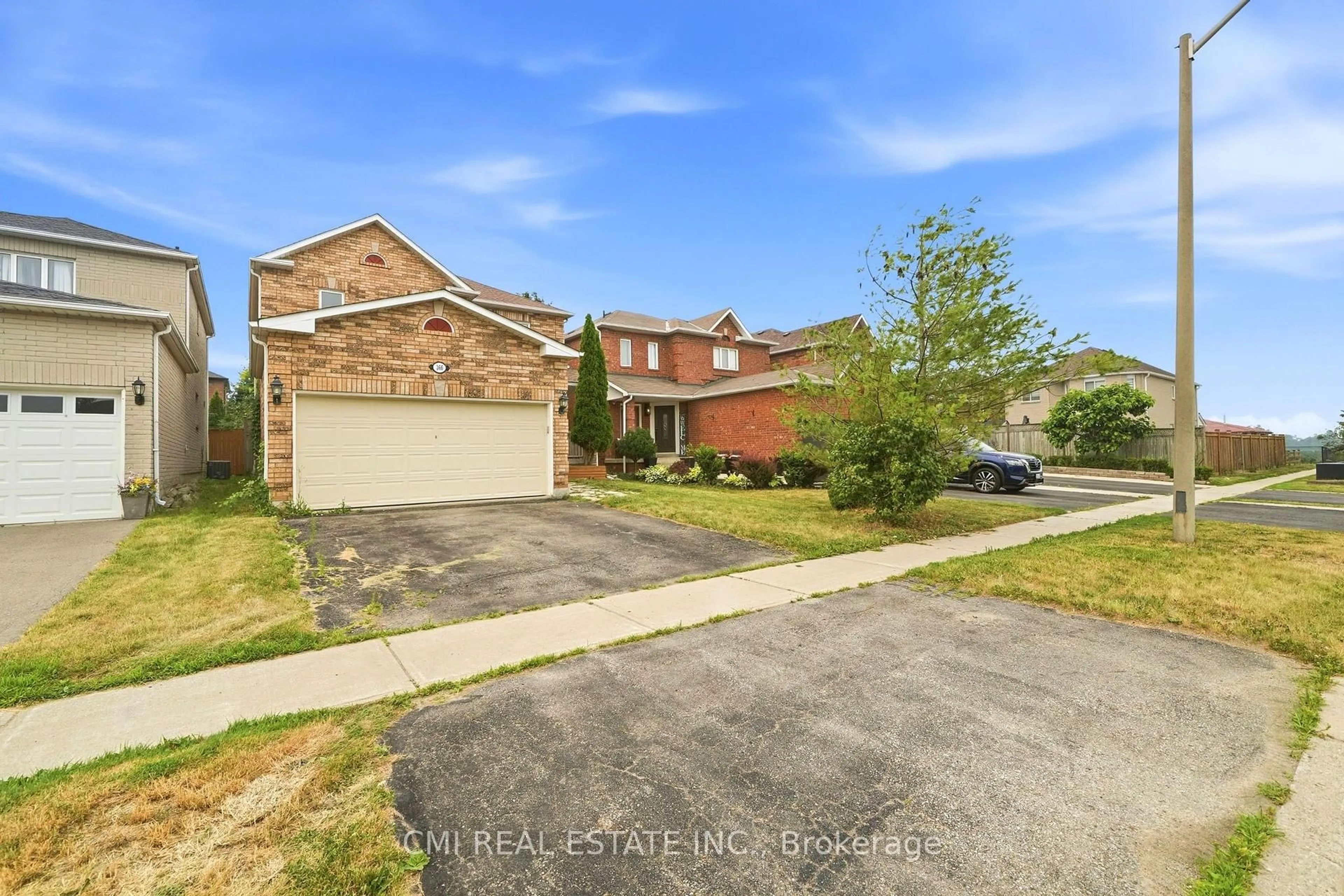 A pic from outside/outdoor area/front of a property/back of a property/a pic from drone, street for 366 Marshall Cres, Orangeville Ontario L9W 4Y4