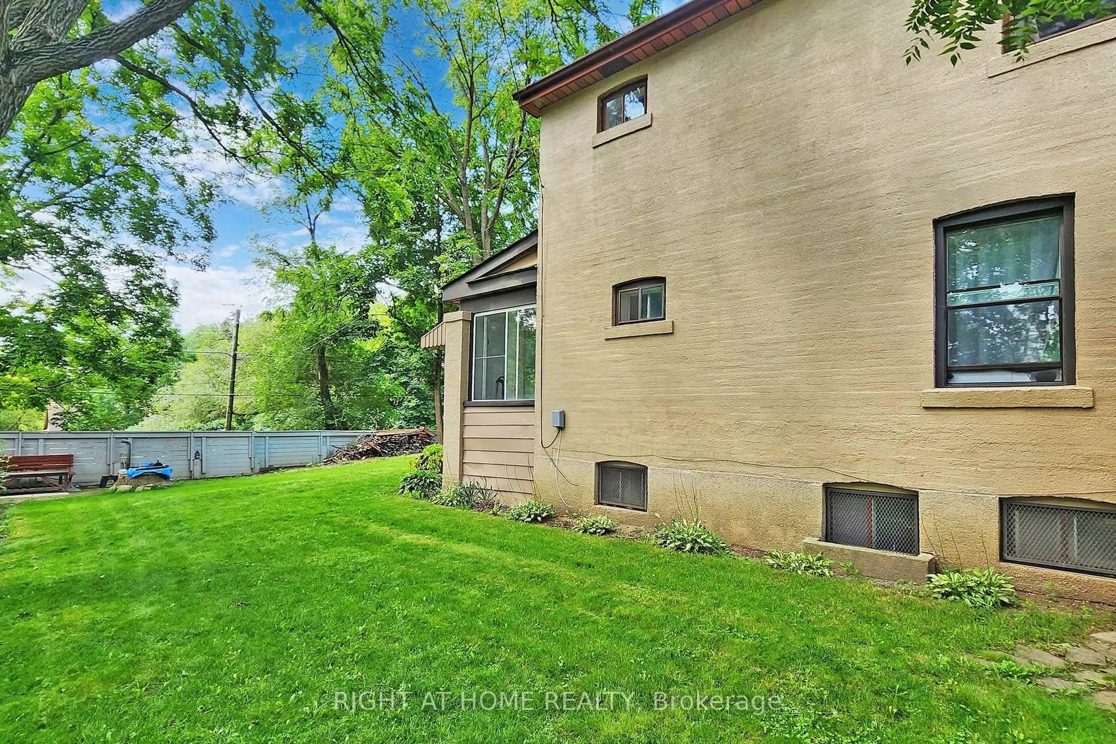 A pic from outside/outdoor area/front of a property/back of a property/a pic from drone, unknown for 1 Edgebrook Dr, Toronto Ontario M9V 1E1