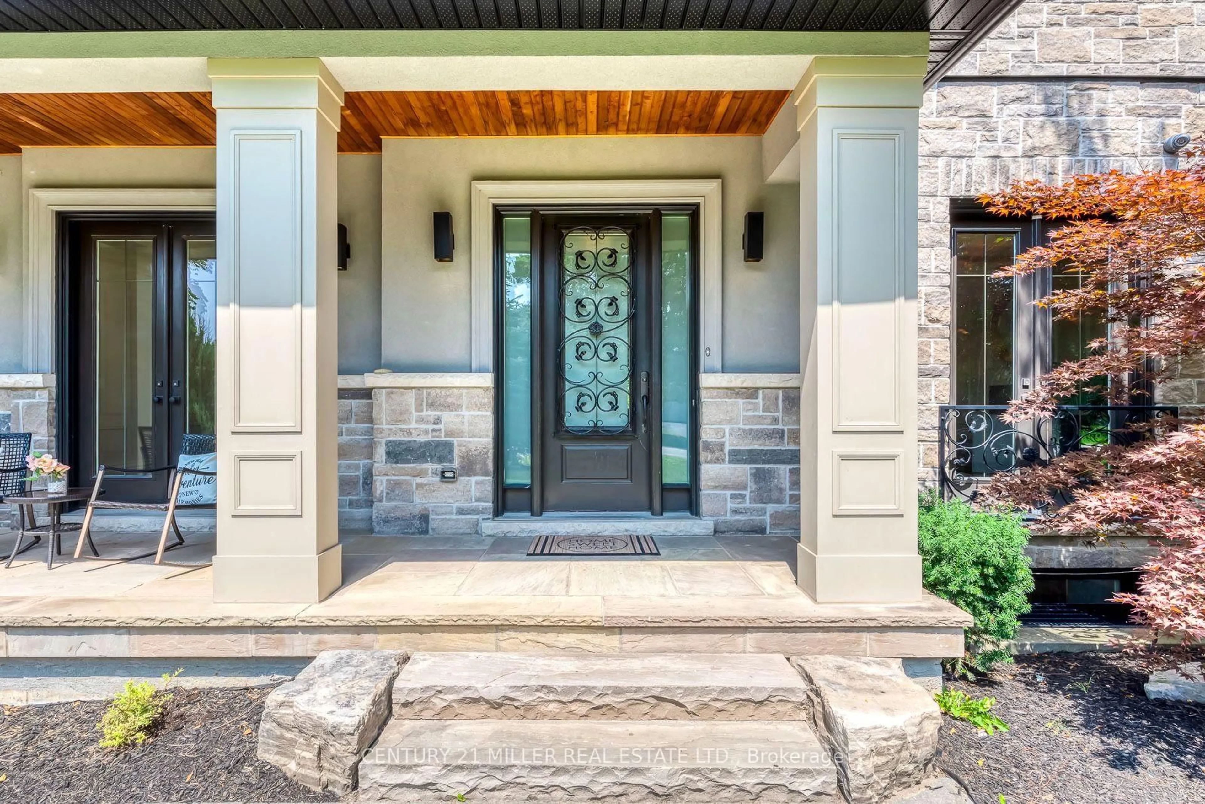 Indoor entryway for 1399 WILLOWDOWN Rd, Oakville Ontario L6L 1X2