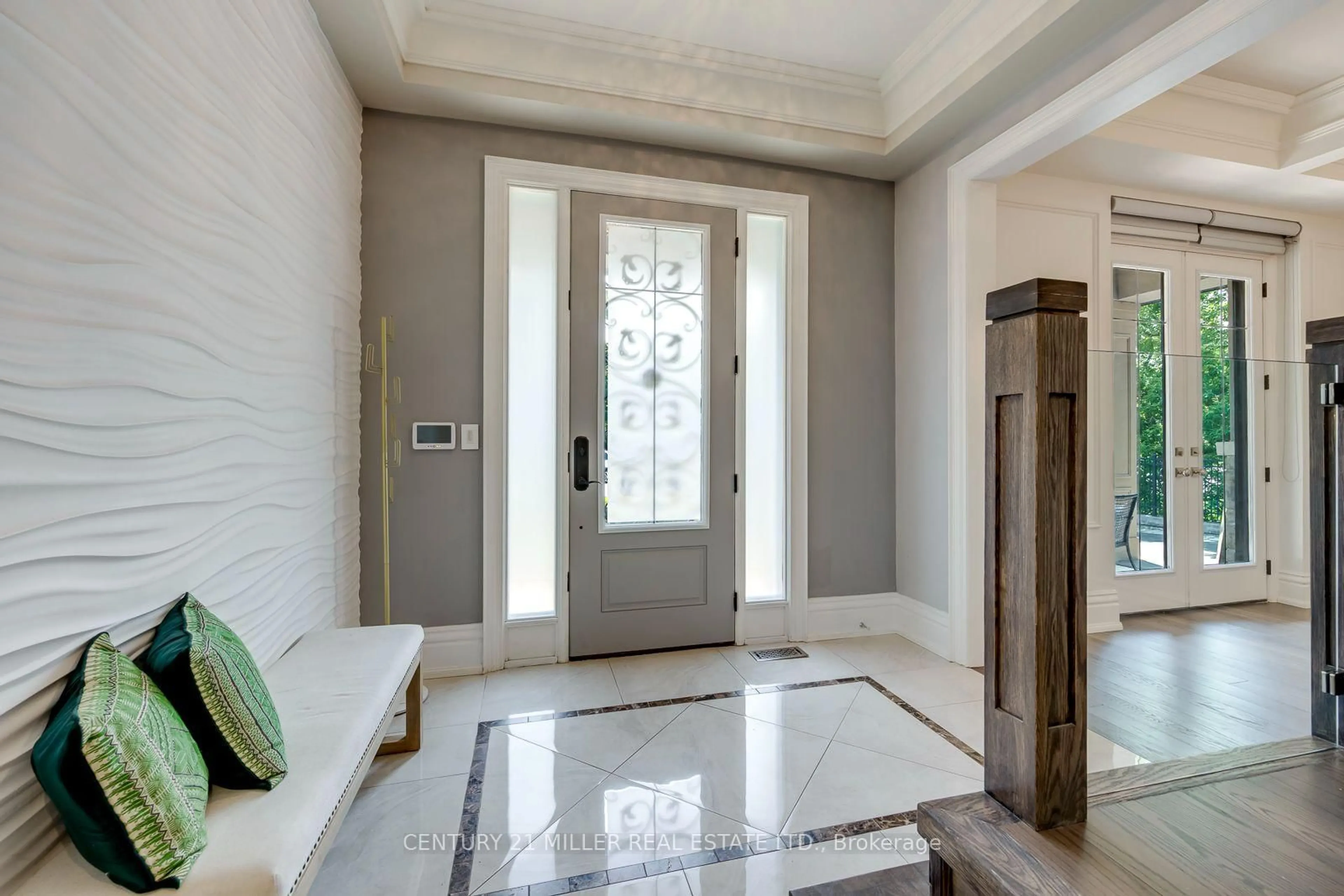 Indoor entryway for 1399 WILLOWDOWN Rd, Oakville Ontario L6L 1X2