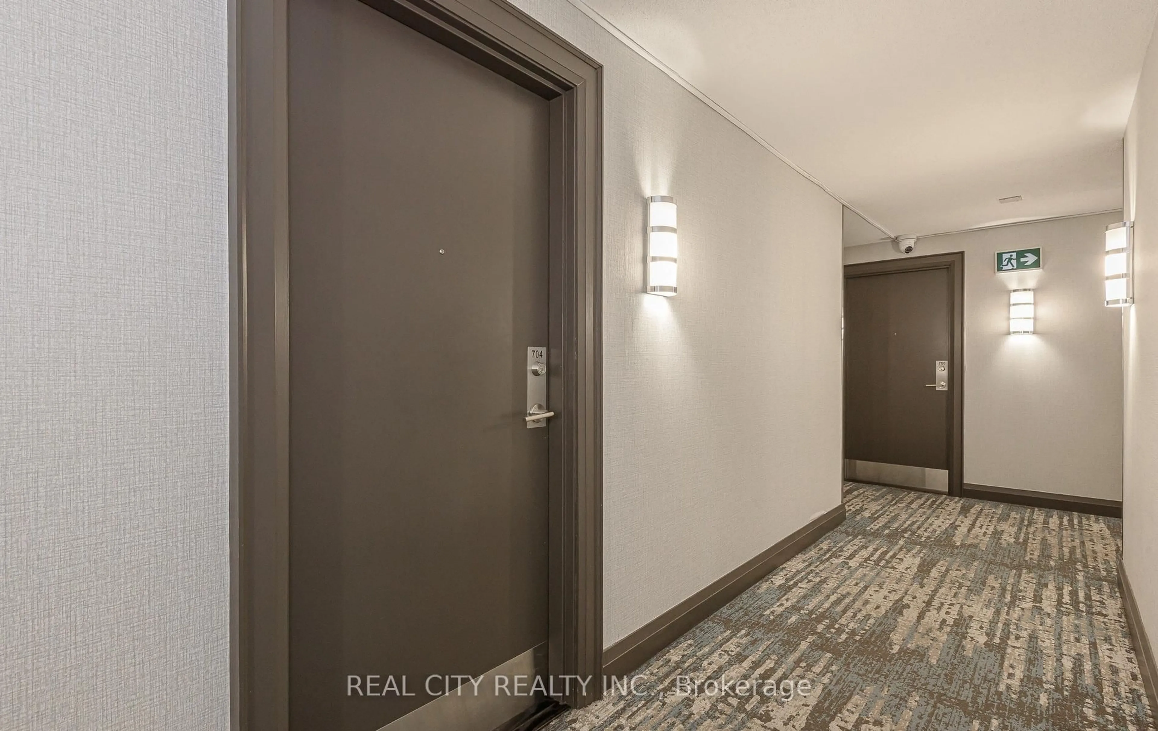 Indoor entryway for 2325 Central Park Dr #704, Oakville Ontario L6H 0E2