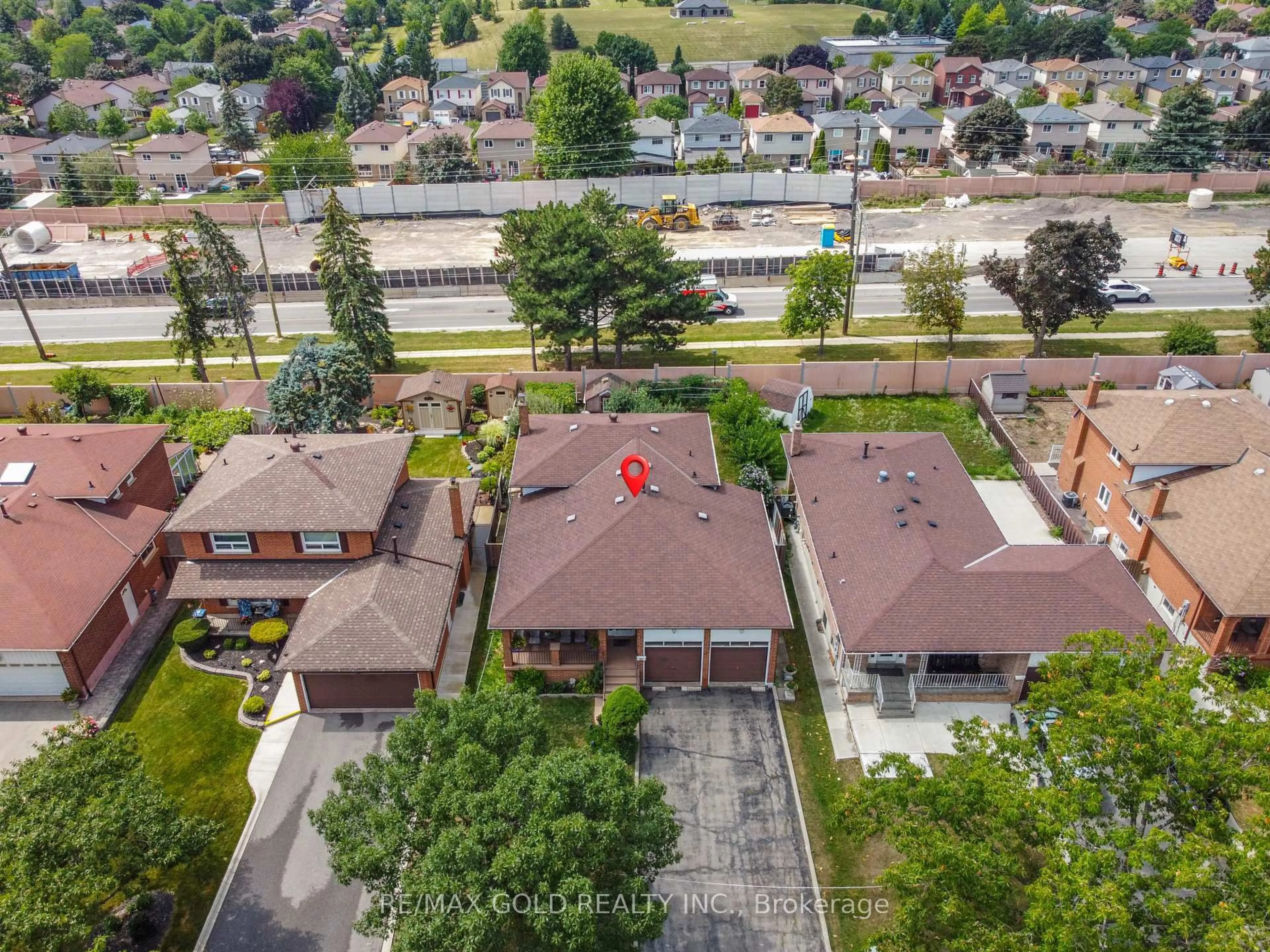 A pic from outside/outdoor area/front of a property/back of a property/a pic from drone, city buildings view from balcony for 70 Malcolm Cres, Brampton Ontario L6S 3C8