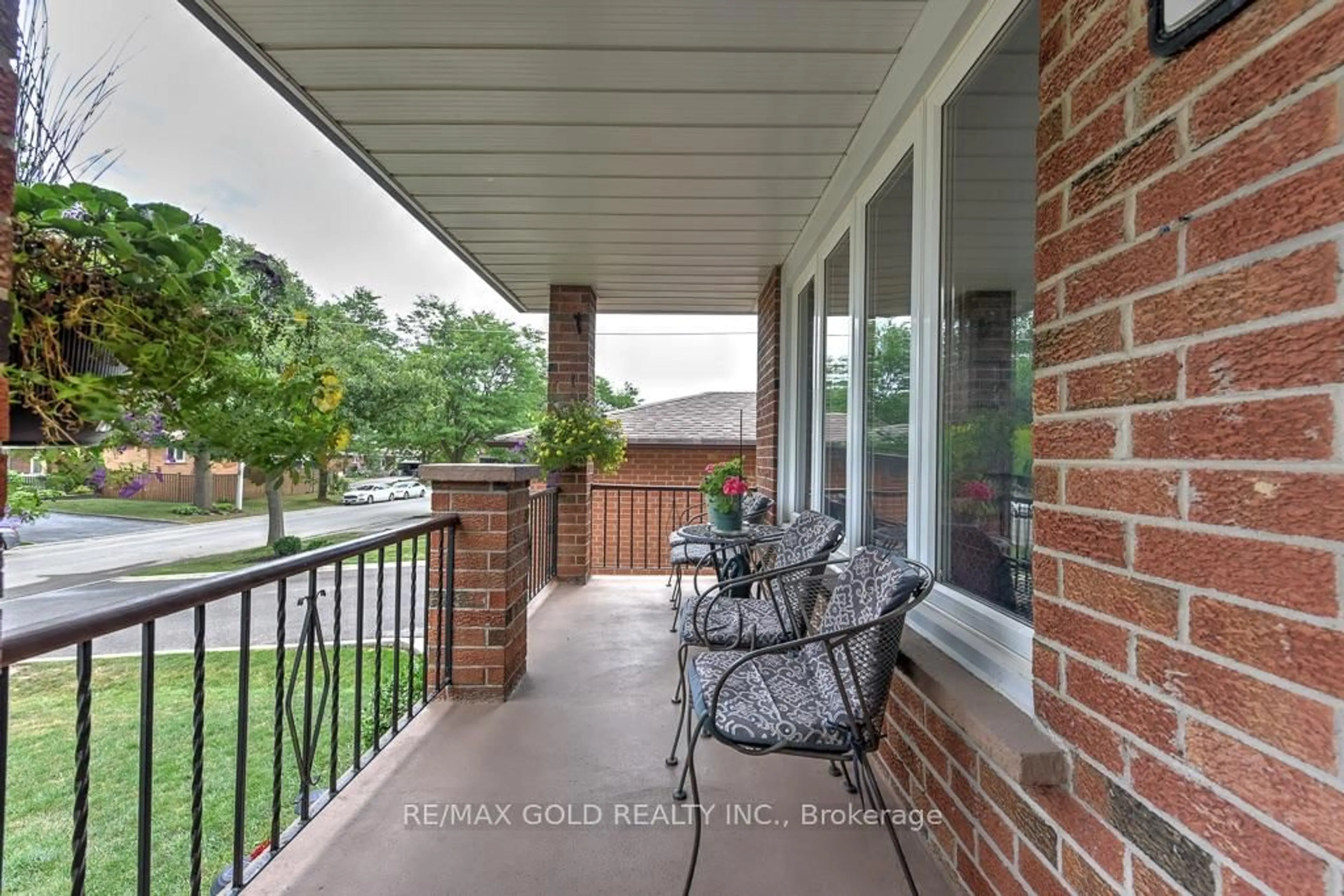 Patio, street for 70 Malcolm Cres, Brampton Ontario L6S 3C8