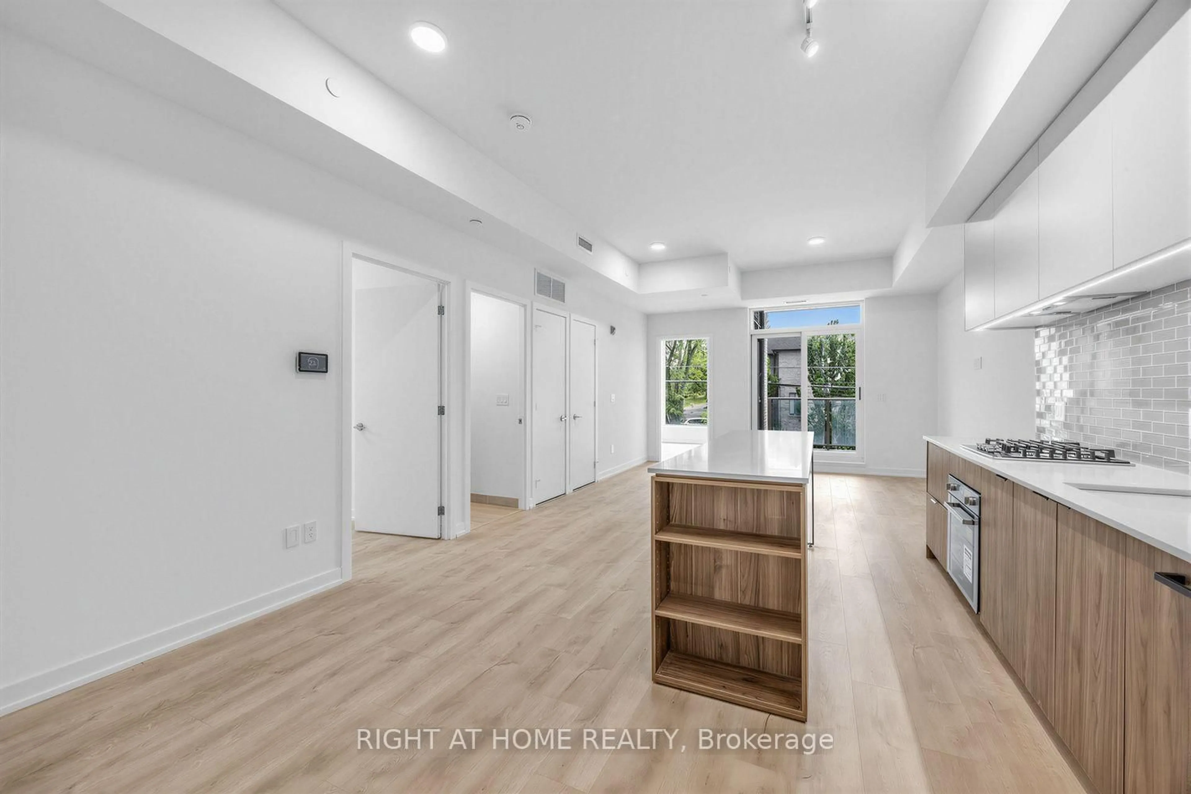 Unknown for 722 Marlee Ave #207, Toronto Ontario M6B 3J7