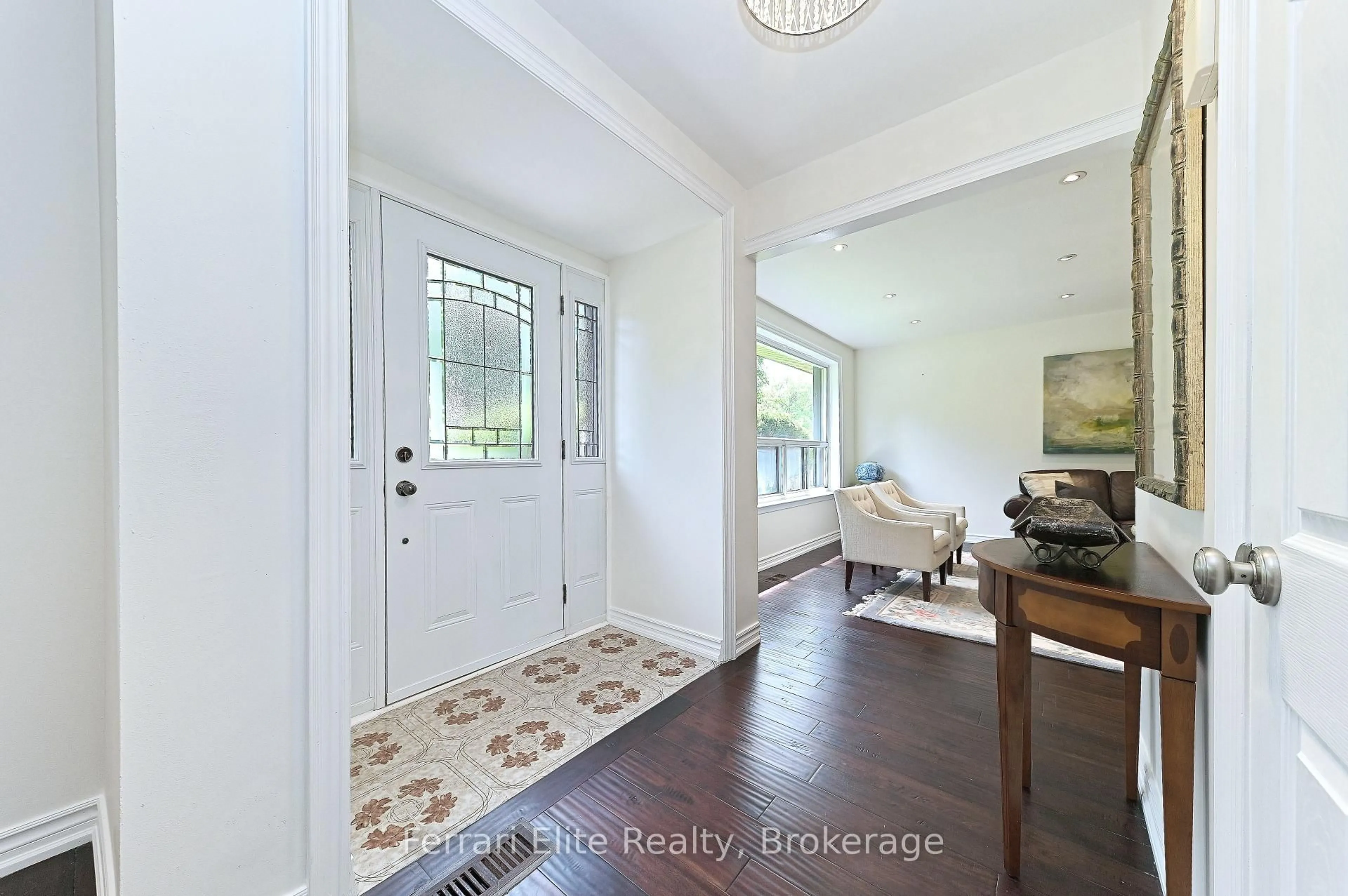 Indoor entryway for 73 Farley Cres, Toronto Ontario M9R 2A5
