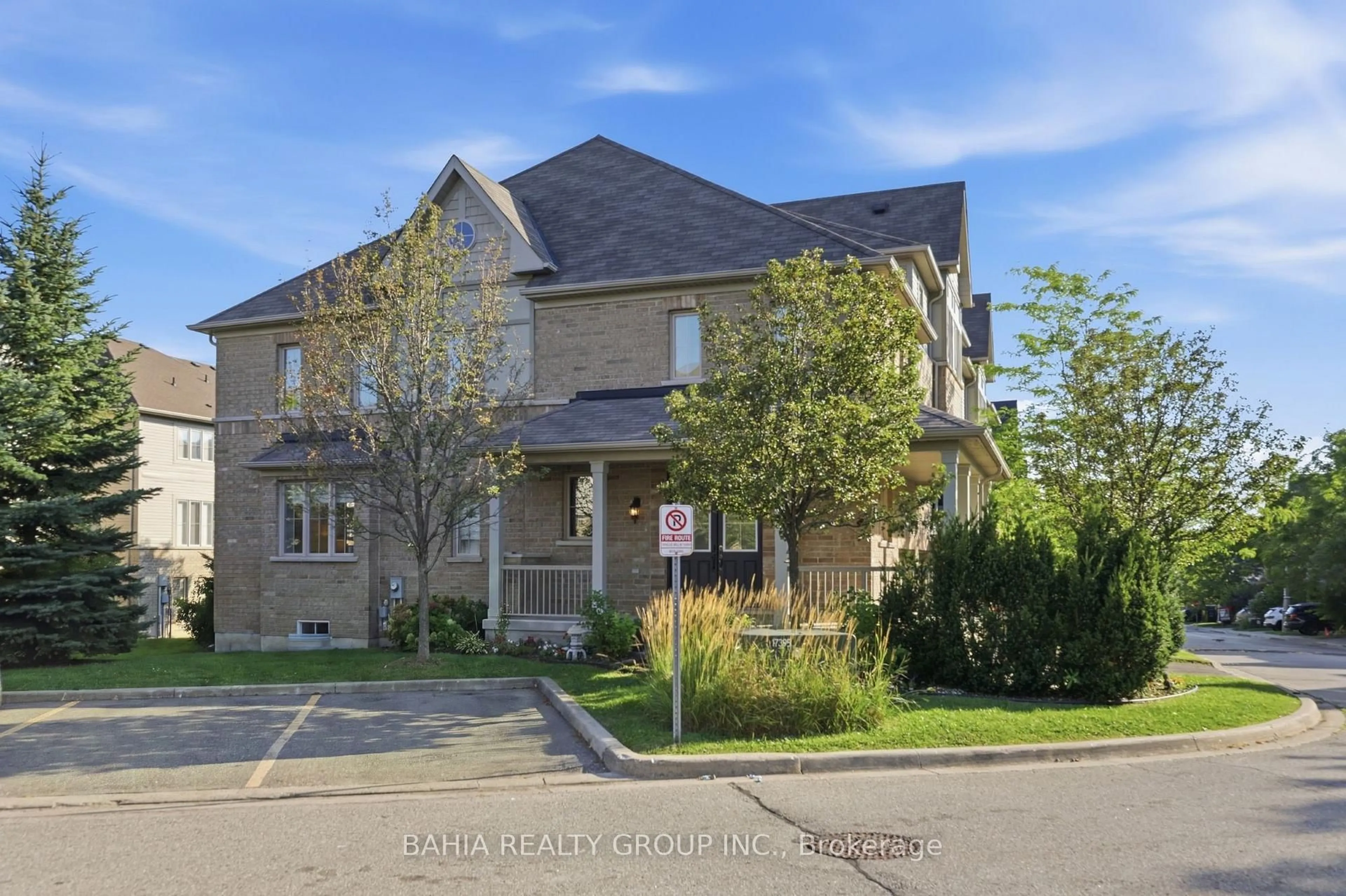 A pic from outside/outdoor area/front of a property/back of a property/a pic from drone, street for 55 CEDAR LAKE Cres, Brampton Ontario L6Y 0P9