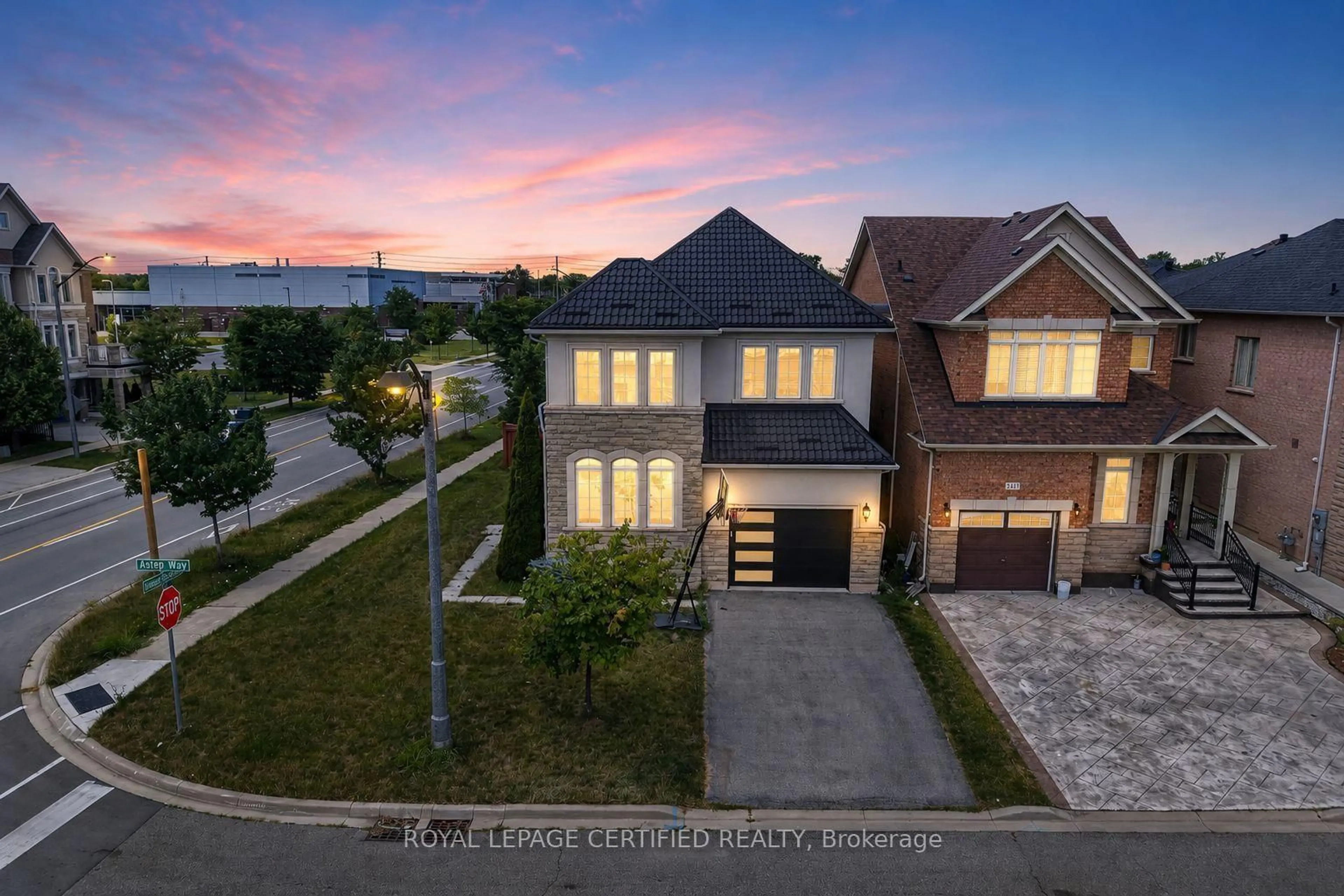 A pic from outside/outdoor area/front of a property/back of a property/a pic from drone, water/lake/river/ocean view for 2561 Grand Oak Tr, Oakville Ontario L6M 0R4