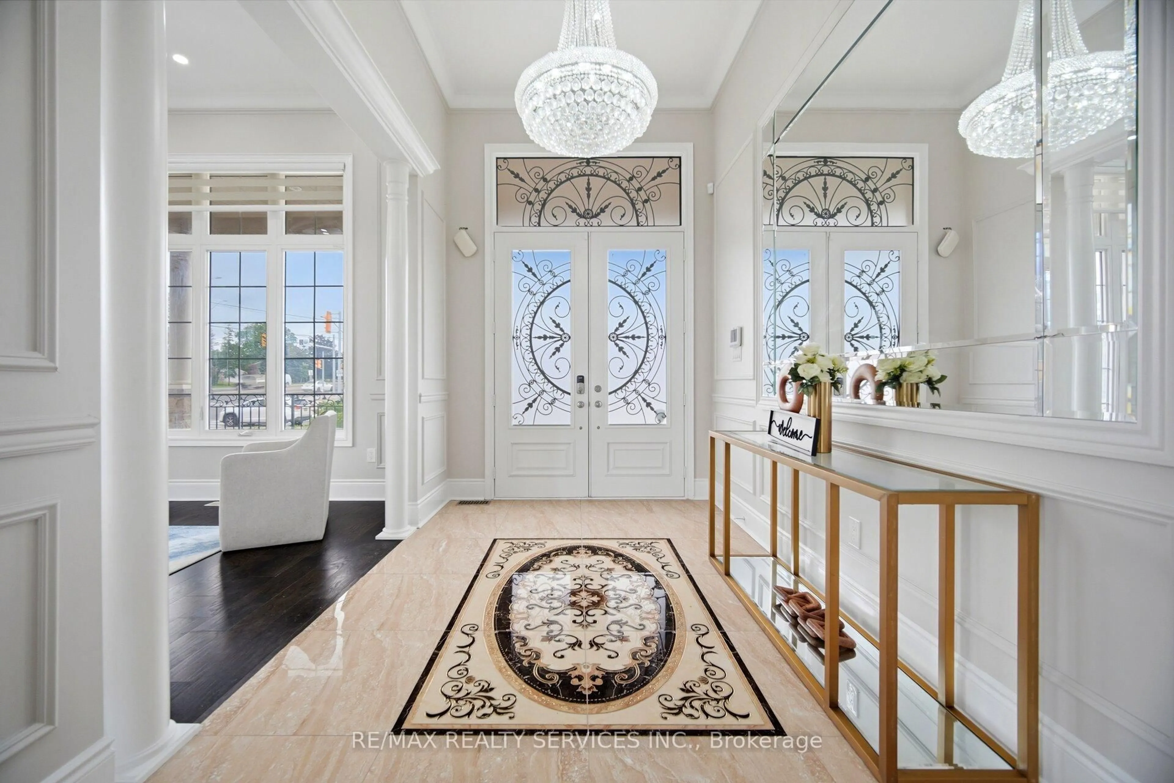Indoor entryway for 1 Adamsville Rd, Brampton Ontario L6X 1H7