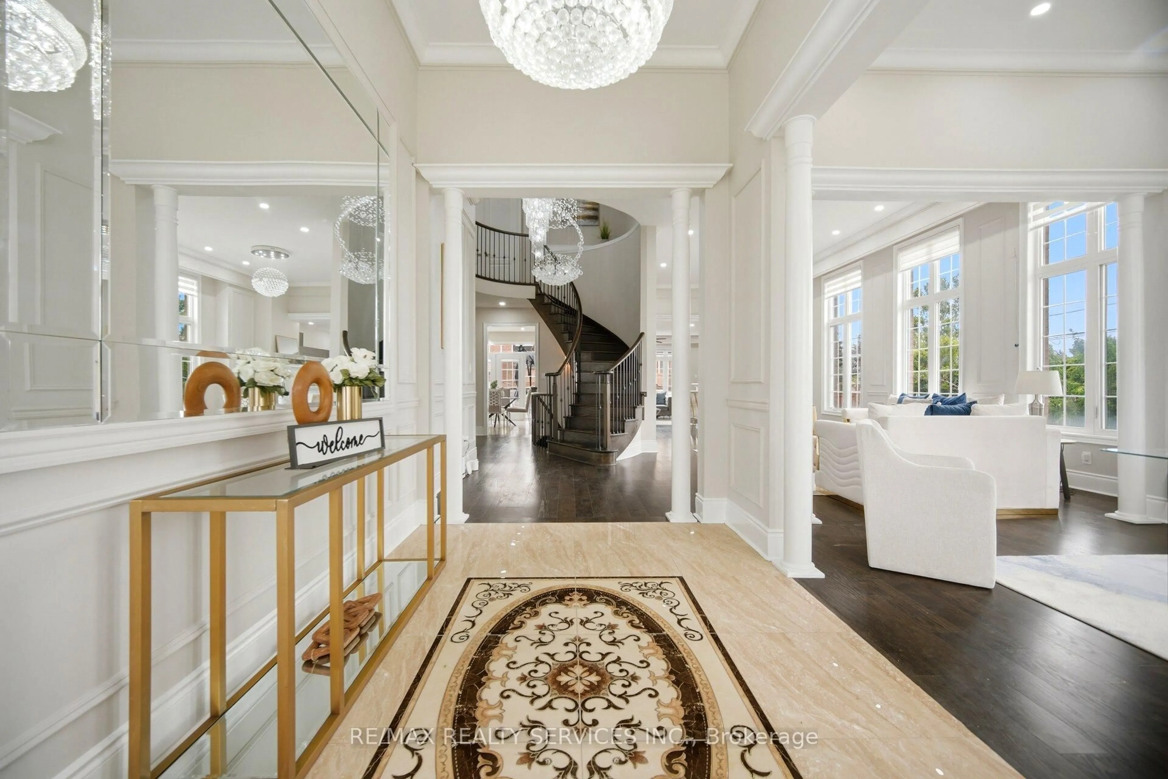 Indoor foyer for 1 Adamsville Rd, Brampton Ontario L6X 1H7