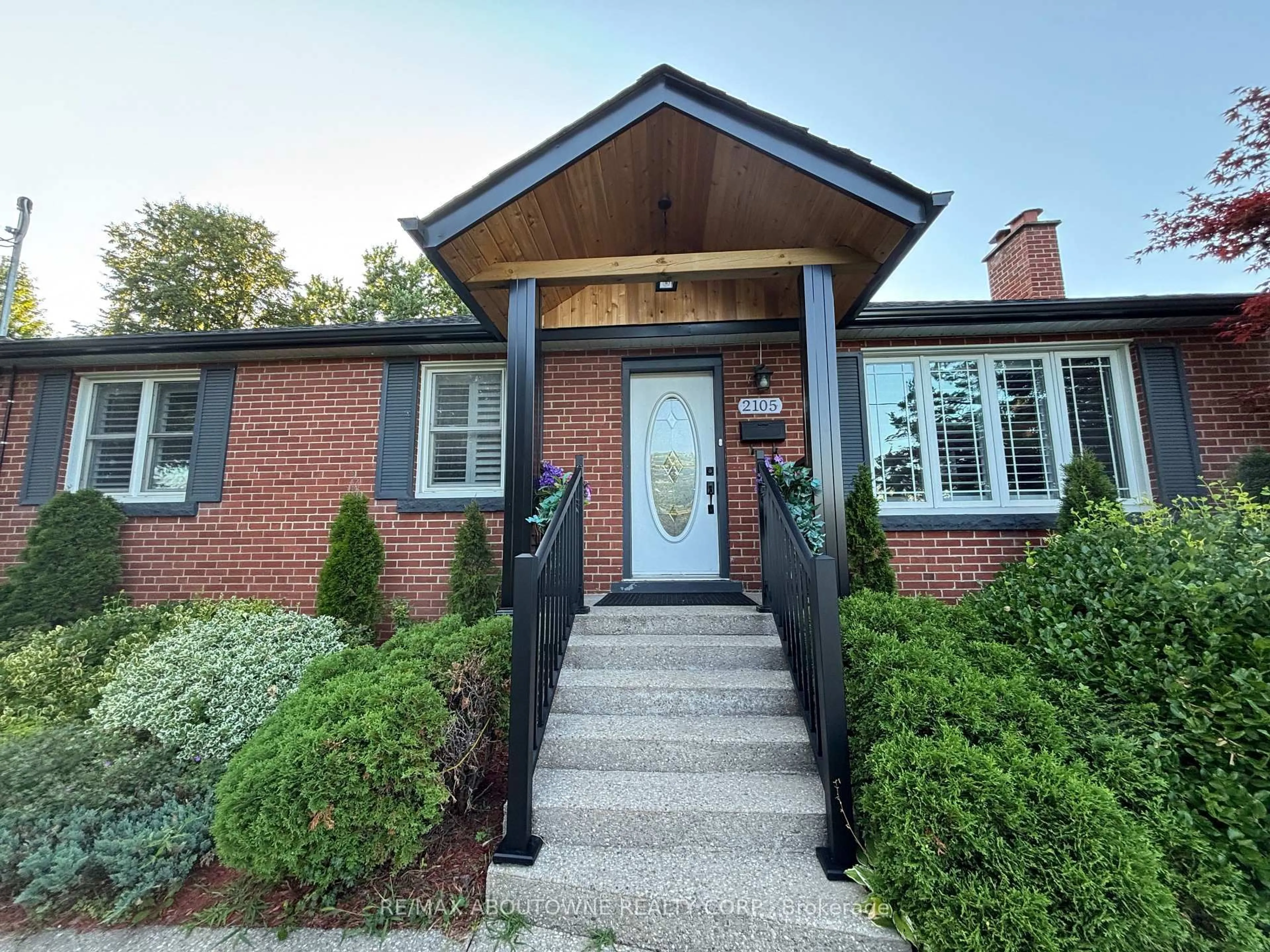 Home with brick exterior material, street for 2105 Maplewood Dr, Burlington Ontario L7R 2C6