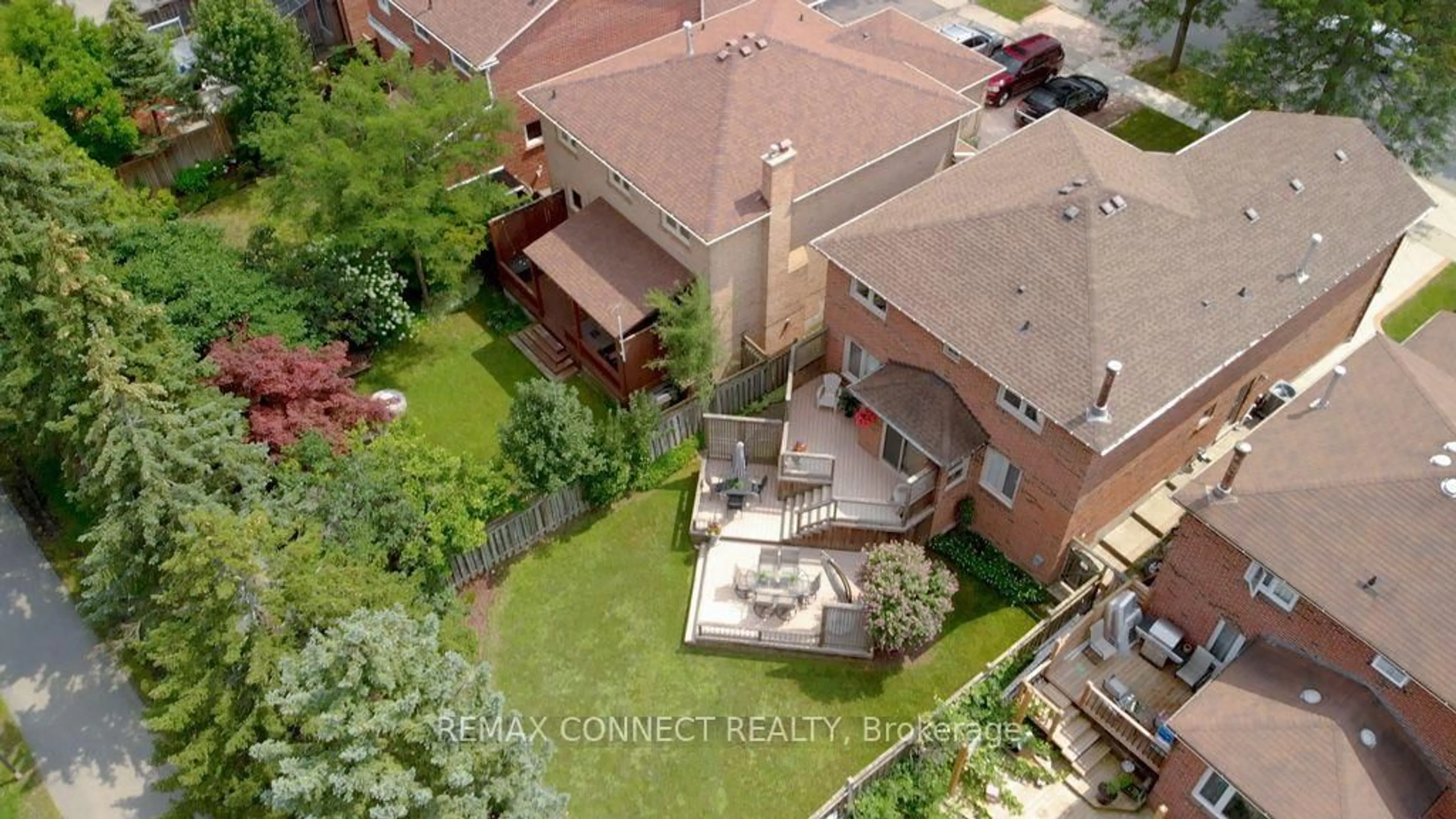 A pic from outside/outdoor area/front of a property/back of a property/a pic from drone, unknown for 3631 Kelso Cres, Mississauga Ontario L5L 4R9