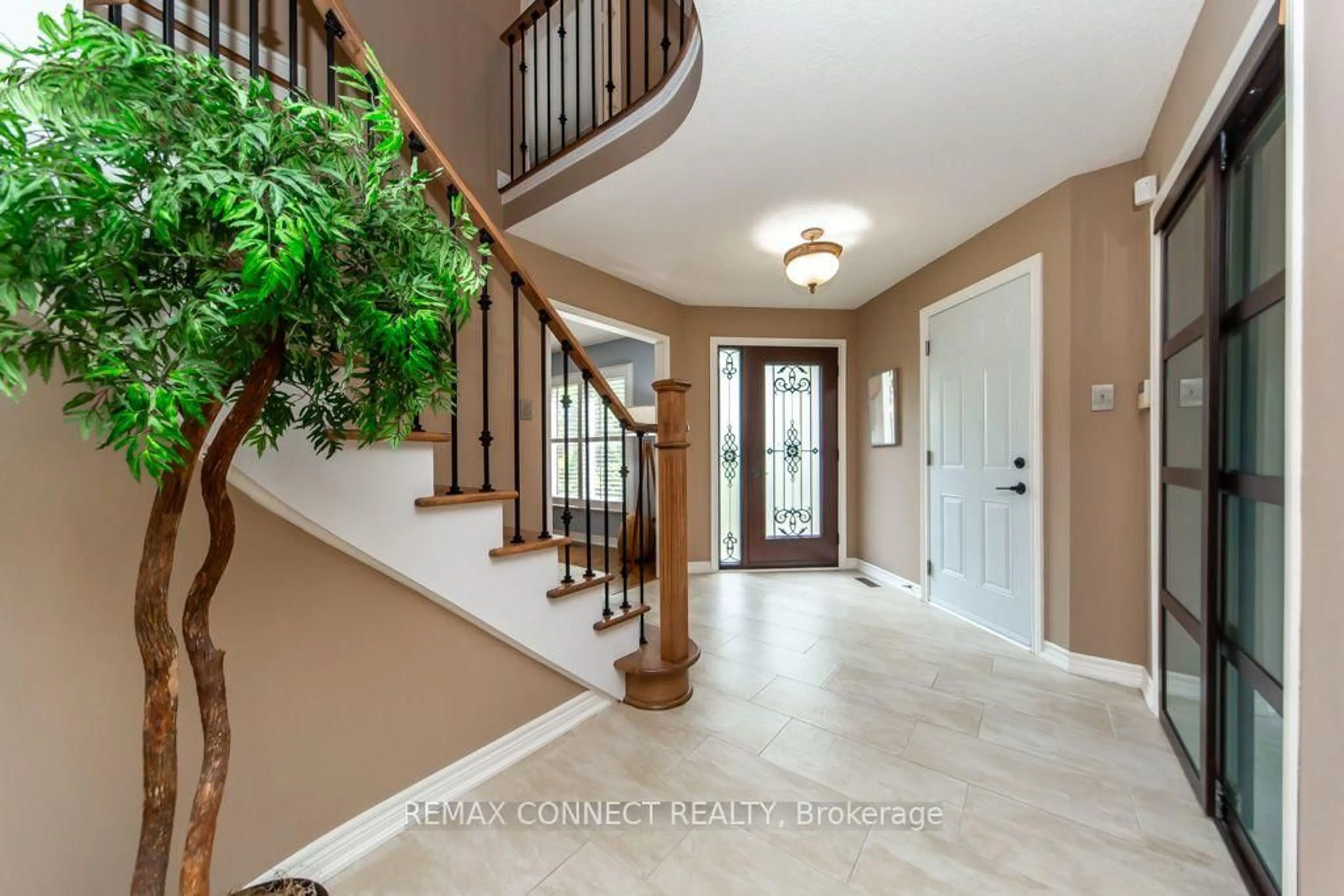 Indoor entryway for 3631 Kelso Cres, Mississauga Ontario L5L 4R9