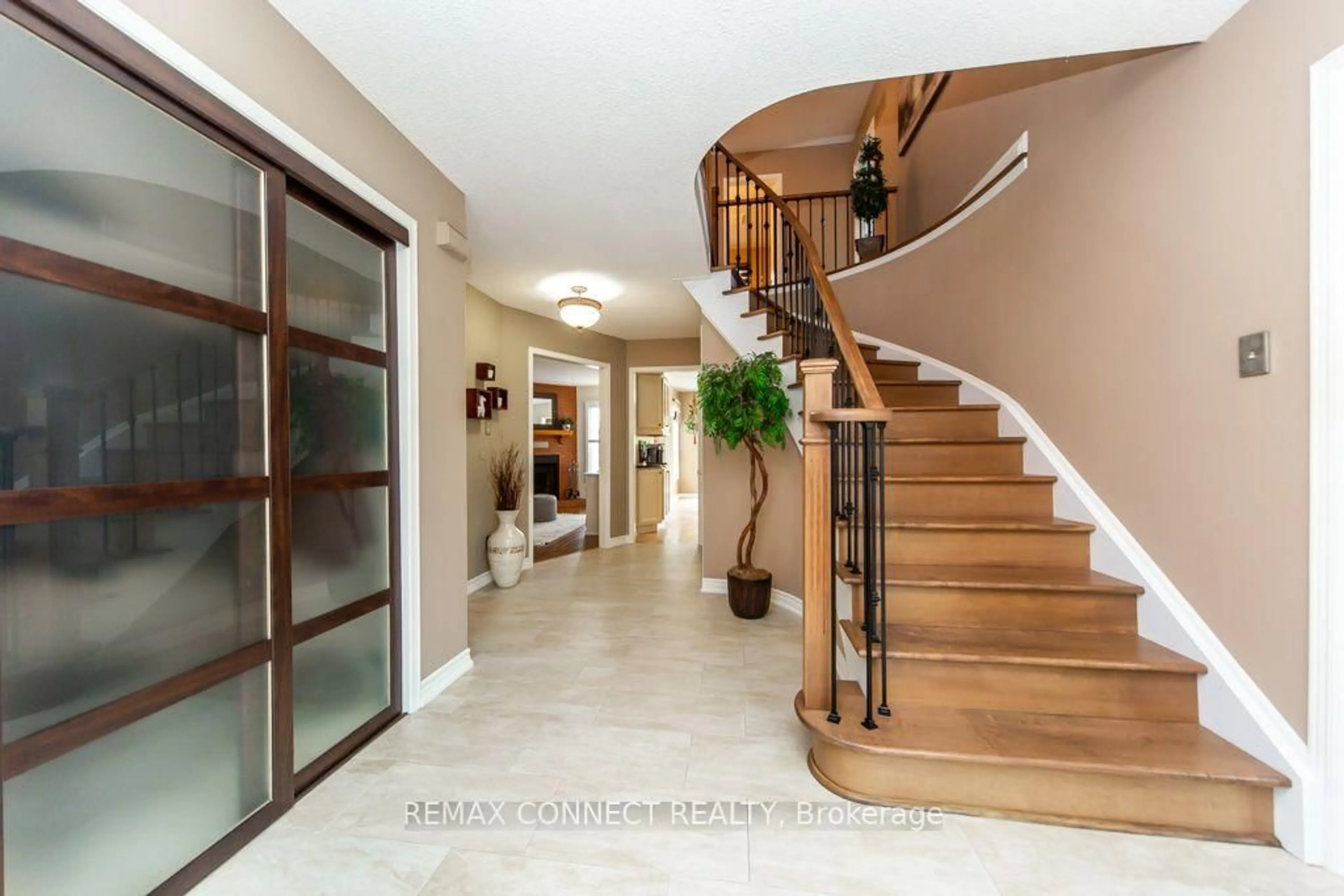 Indoor foyer for 3631 Kelso Cres, Mississauga Ontario L5L 4R9