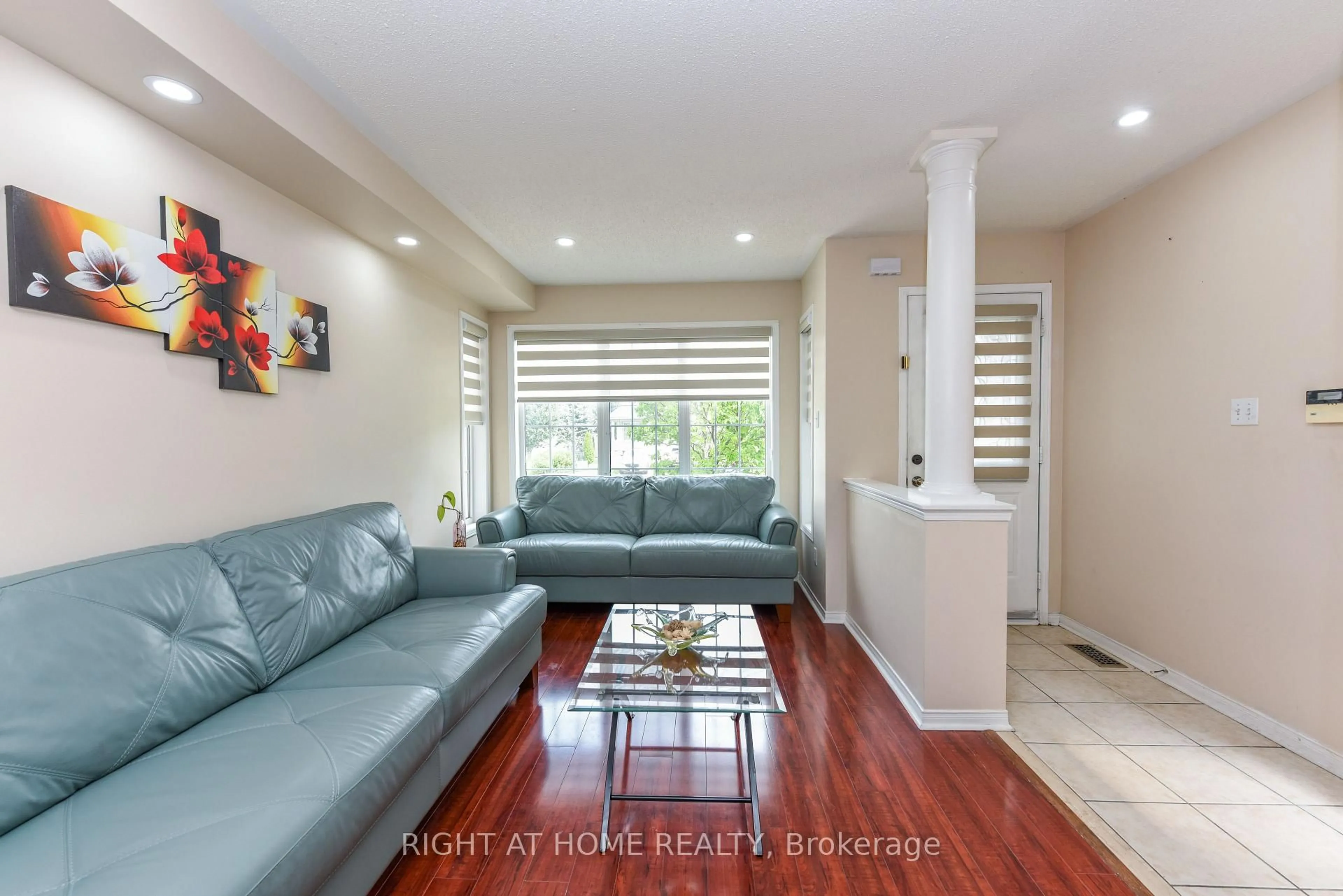 Living room with furniture, unknown for 5986 Long Valley Rd, Mississauga Ontario L5M 6K4