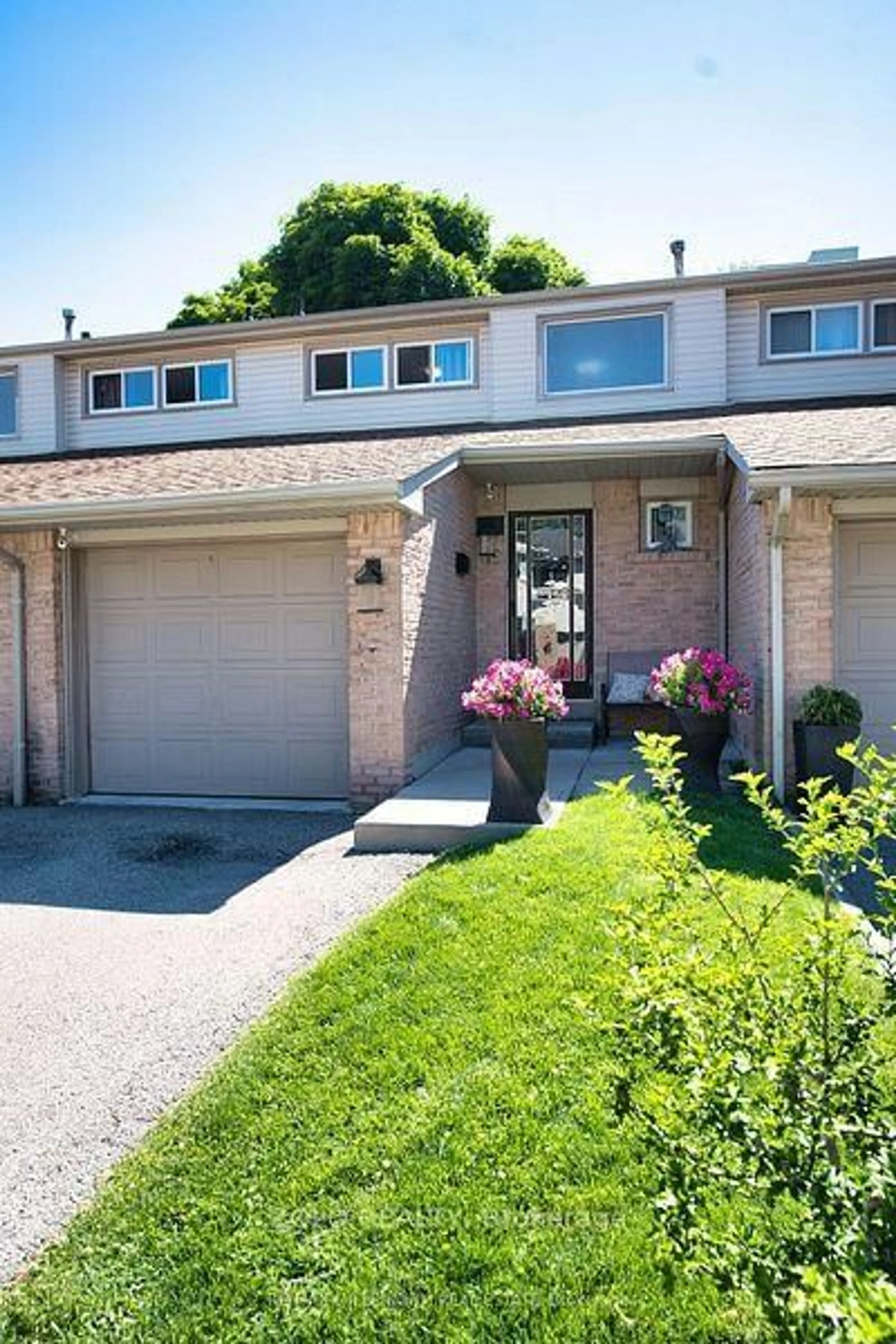 Home with brick exterior material, street for 2900 Battleford Rd #19, Mississauga Ontario L5N 2V9