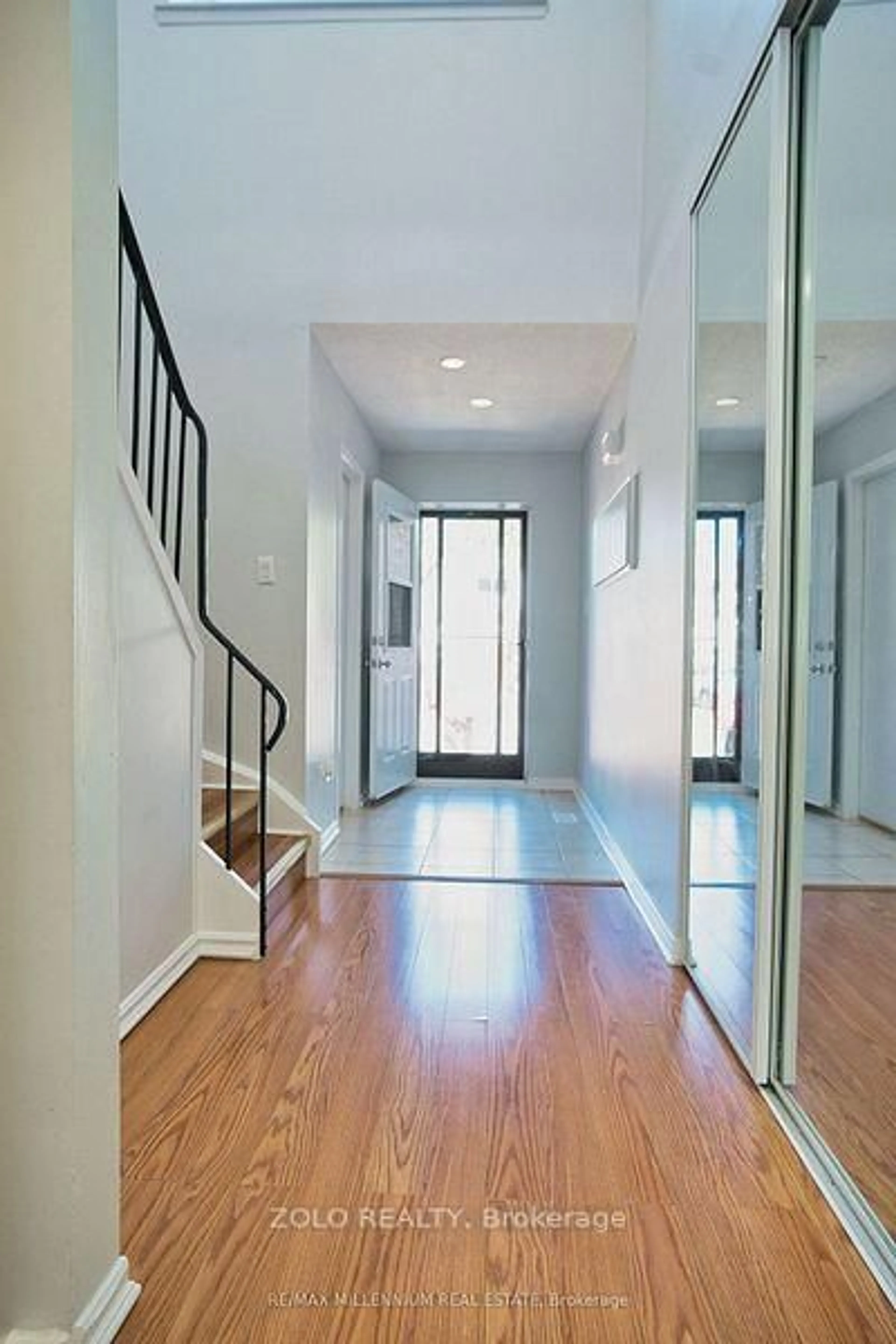 Indoor foyer for 2700 Battleford Rd #19, Mississauga Ontario L5N 2V9