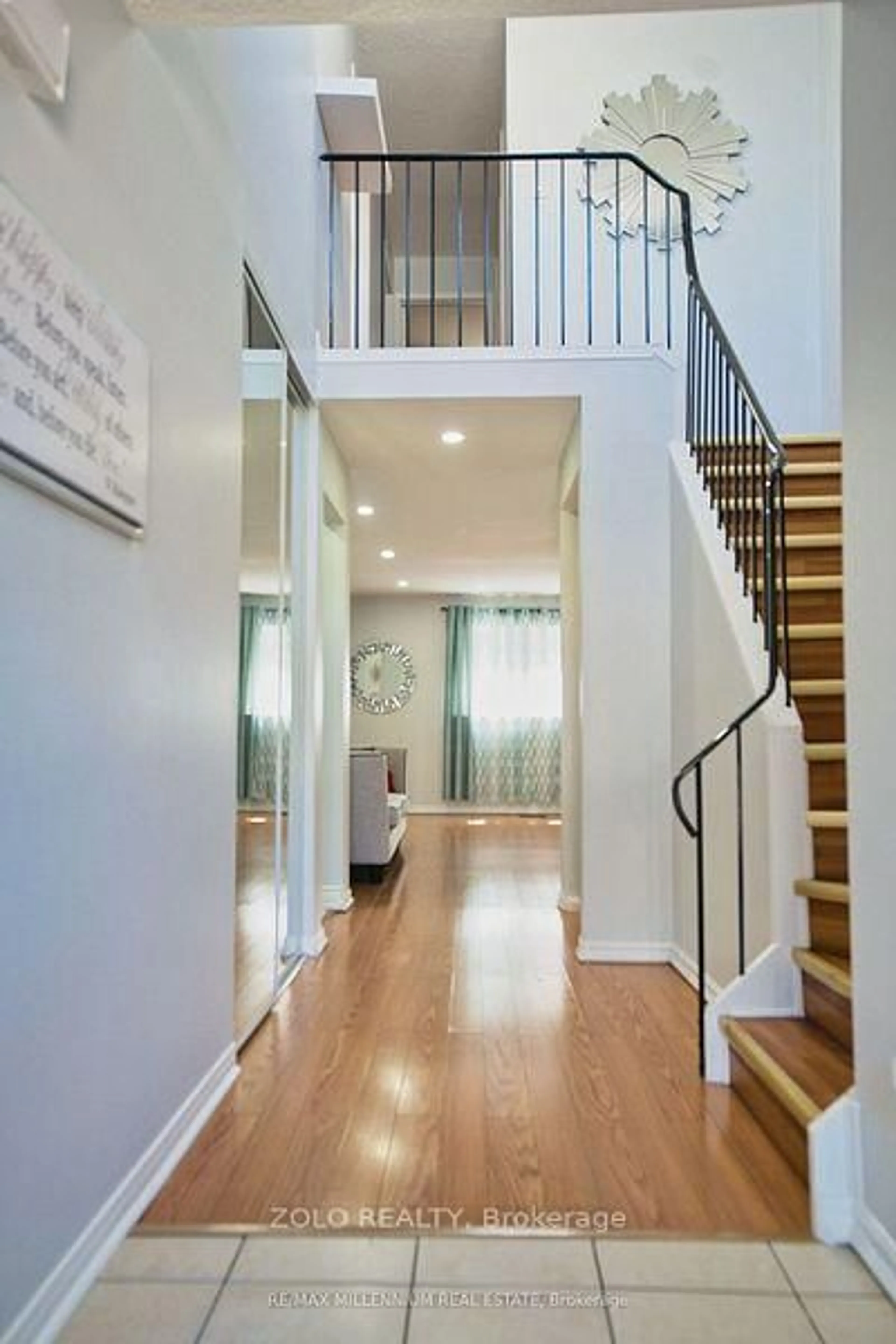 Indoor entryway for 2700 Battleford Rd #19, Mississauga Ontario L5N 2V9