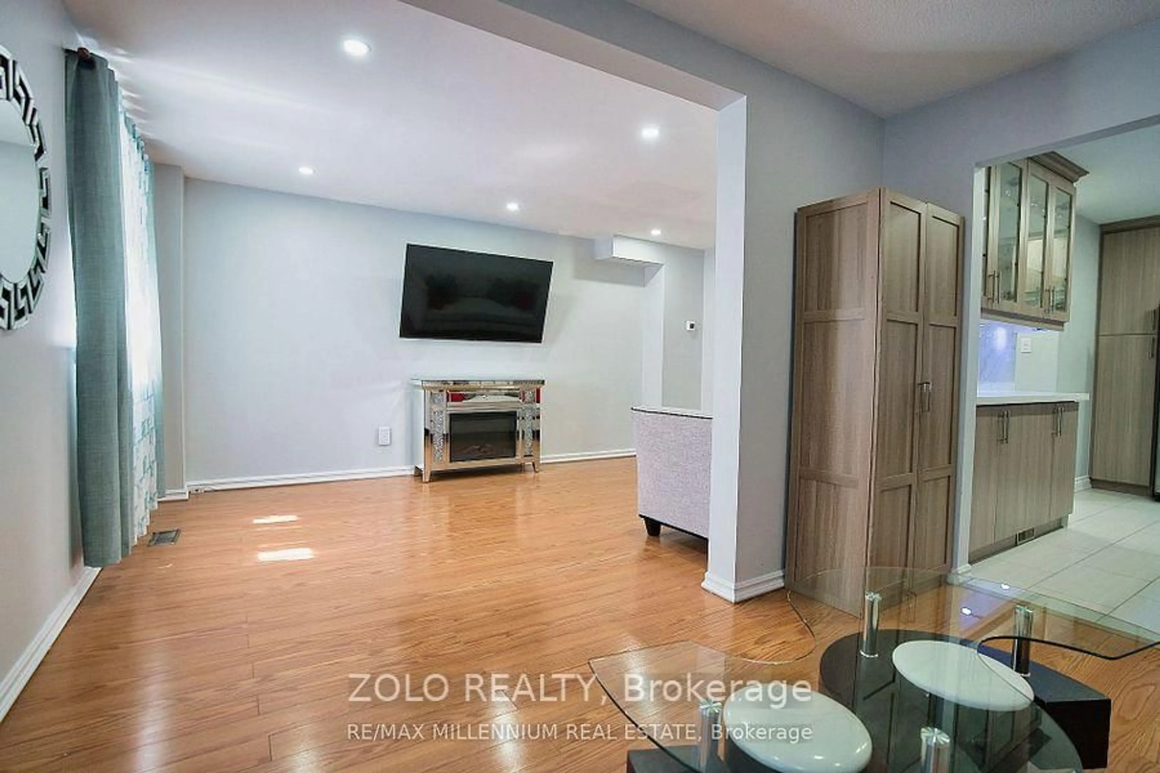 A pic of a room for 2700 Battleford Rd #19, Mississauga Ontario L5N 2V9