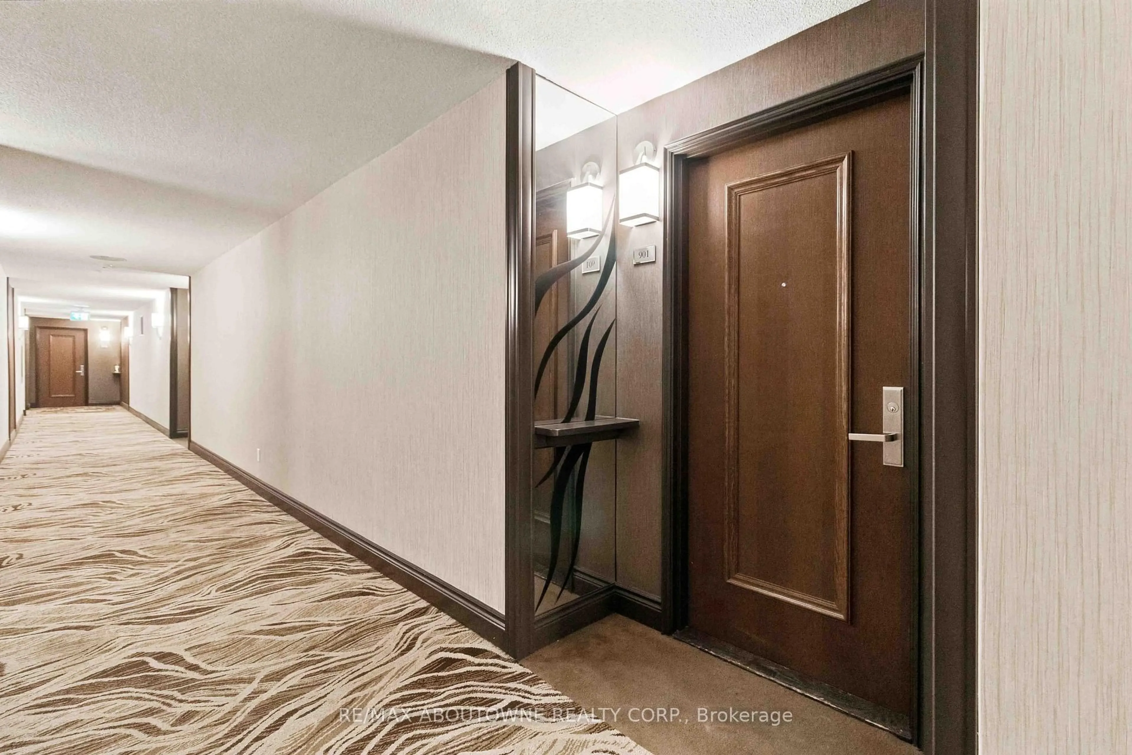 Indoor foyer for 45 Kingsbridge Garden Circ #901, Mississauga Ontario L5R 3K4