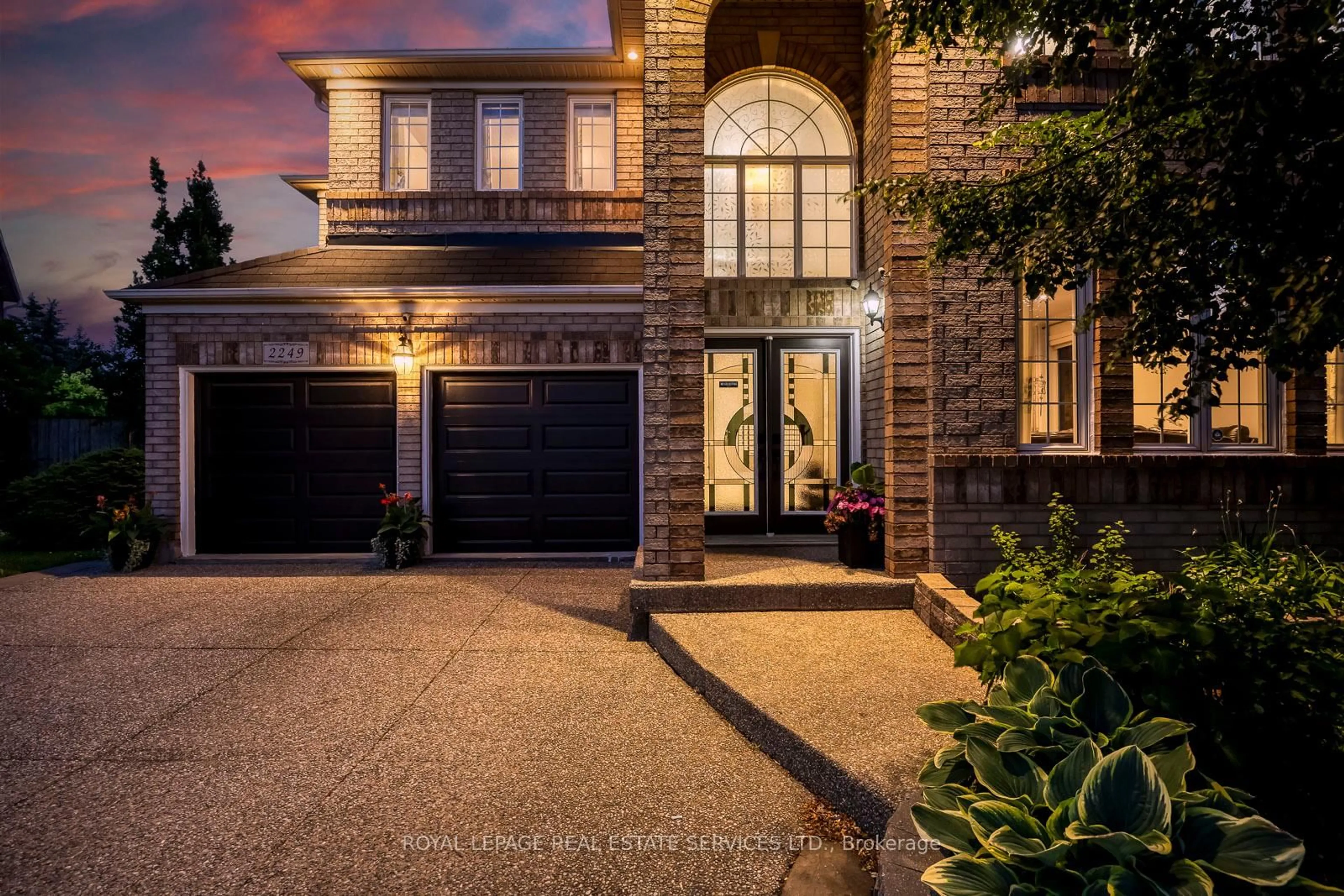 Home with brick exterior material, street for 2249 Glazebrook Circ, Oakville Ontario L6M 5B5
