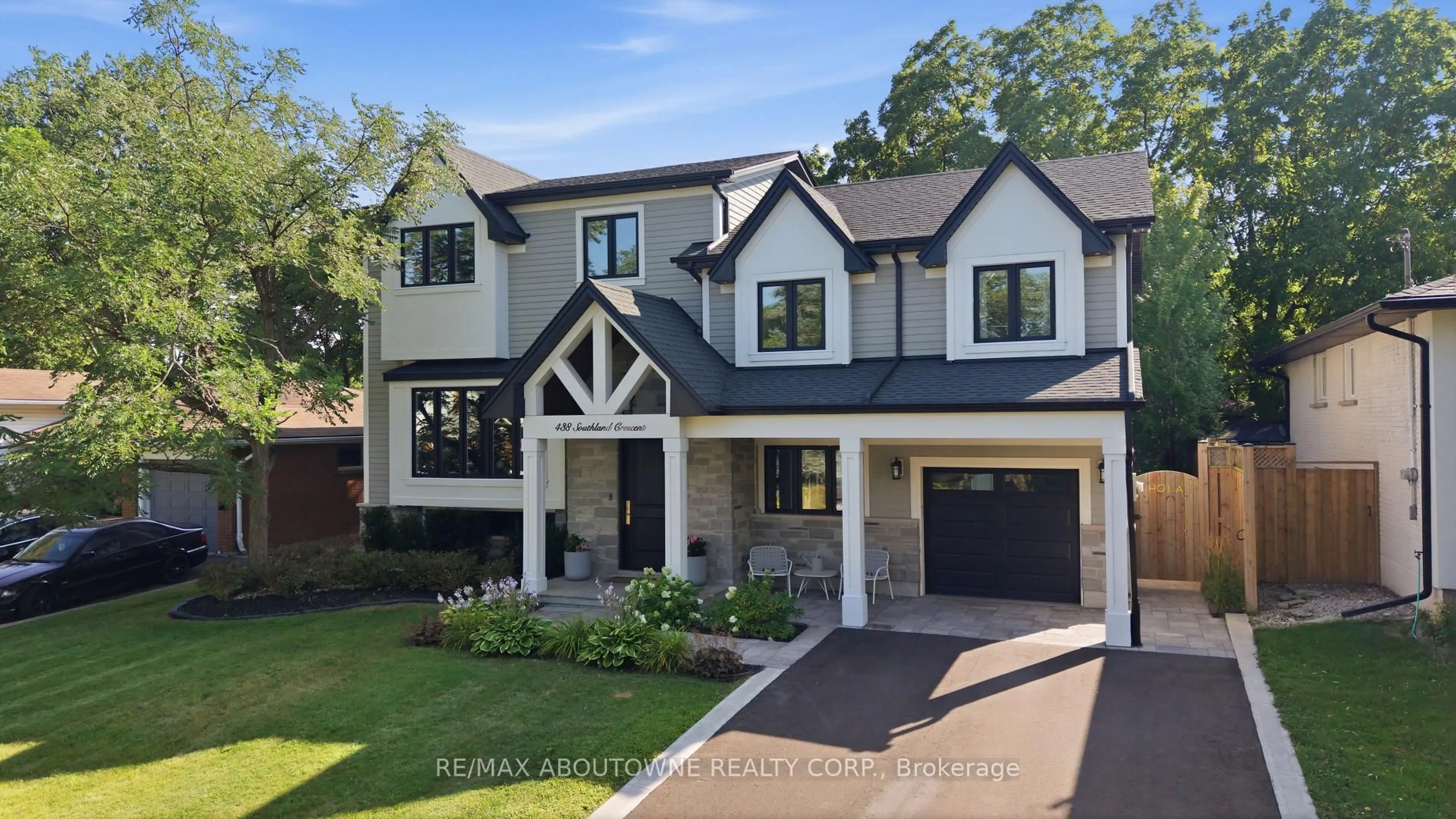 Home with brick exterior material, street for 438 Southland Cres, Oakville Ontario L6L 3N8