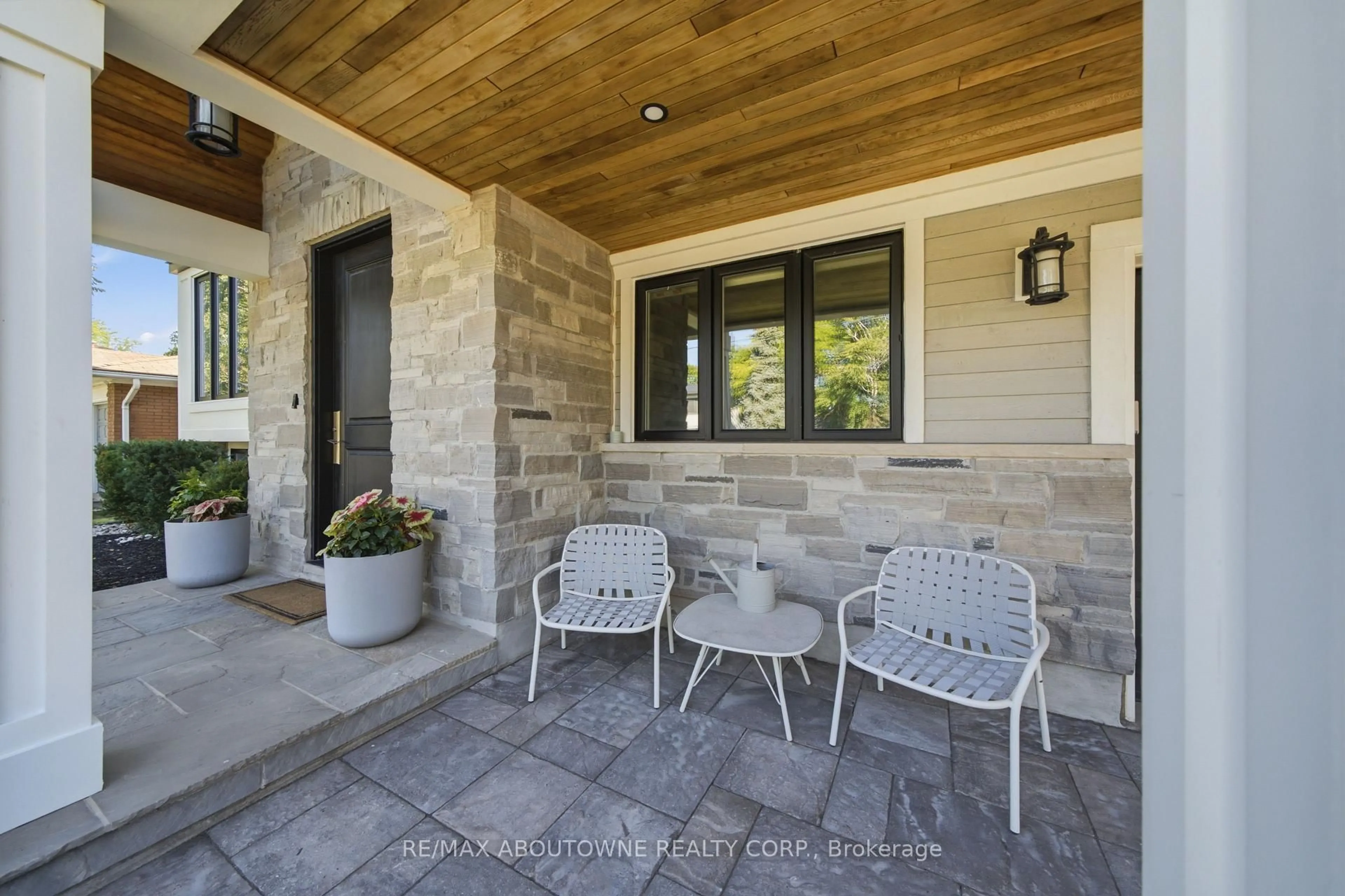 Patio, unknown for 438 Southland Cres, Oakville Ontario L6L 3N8