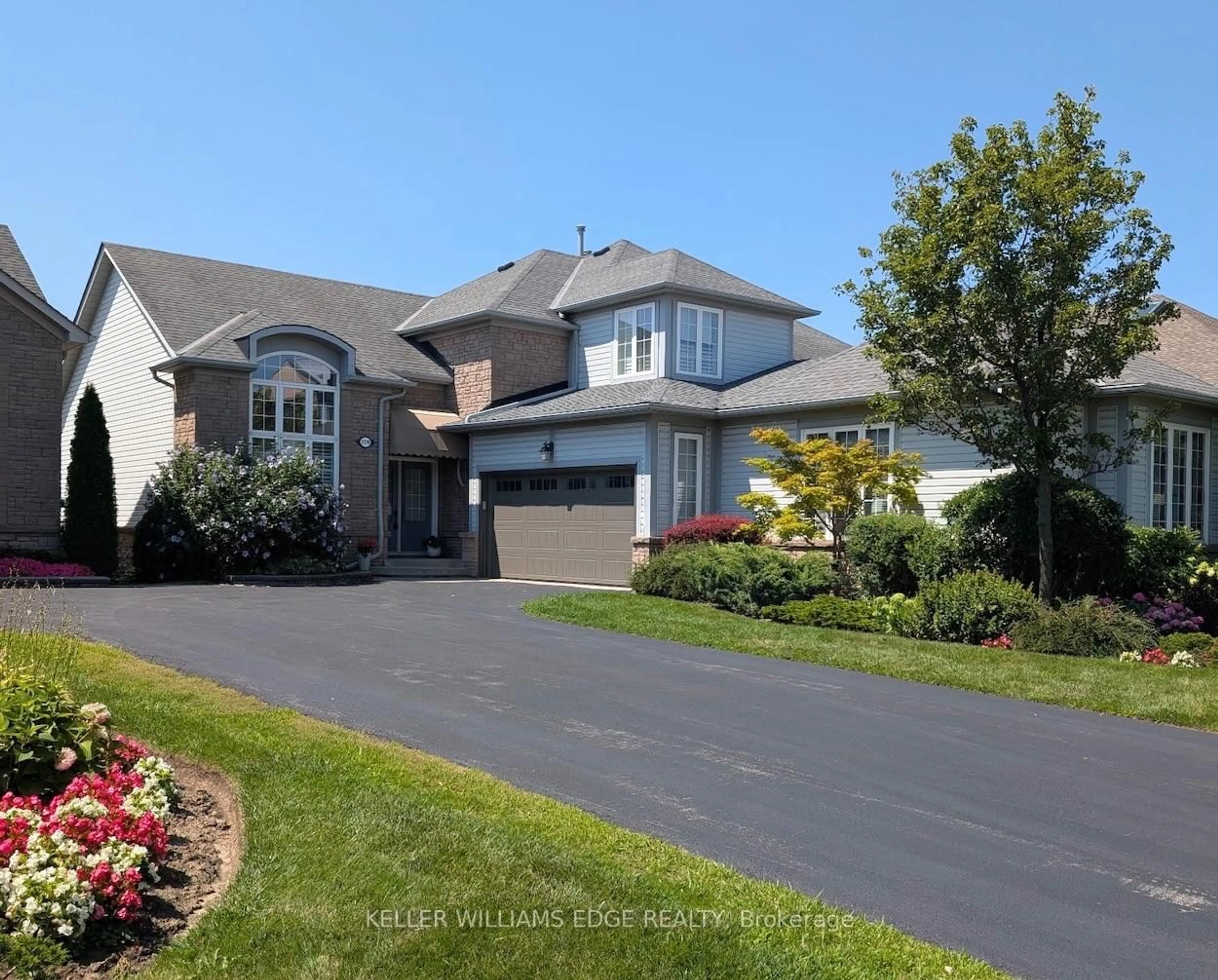 Home with vinyl exterior material, street for 2278 Turnberry Rd #13, Burlington Ontario L7M 4S6