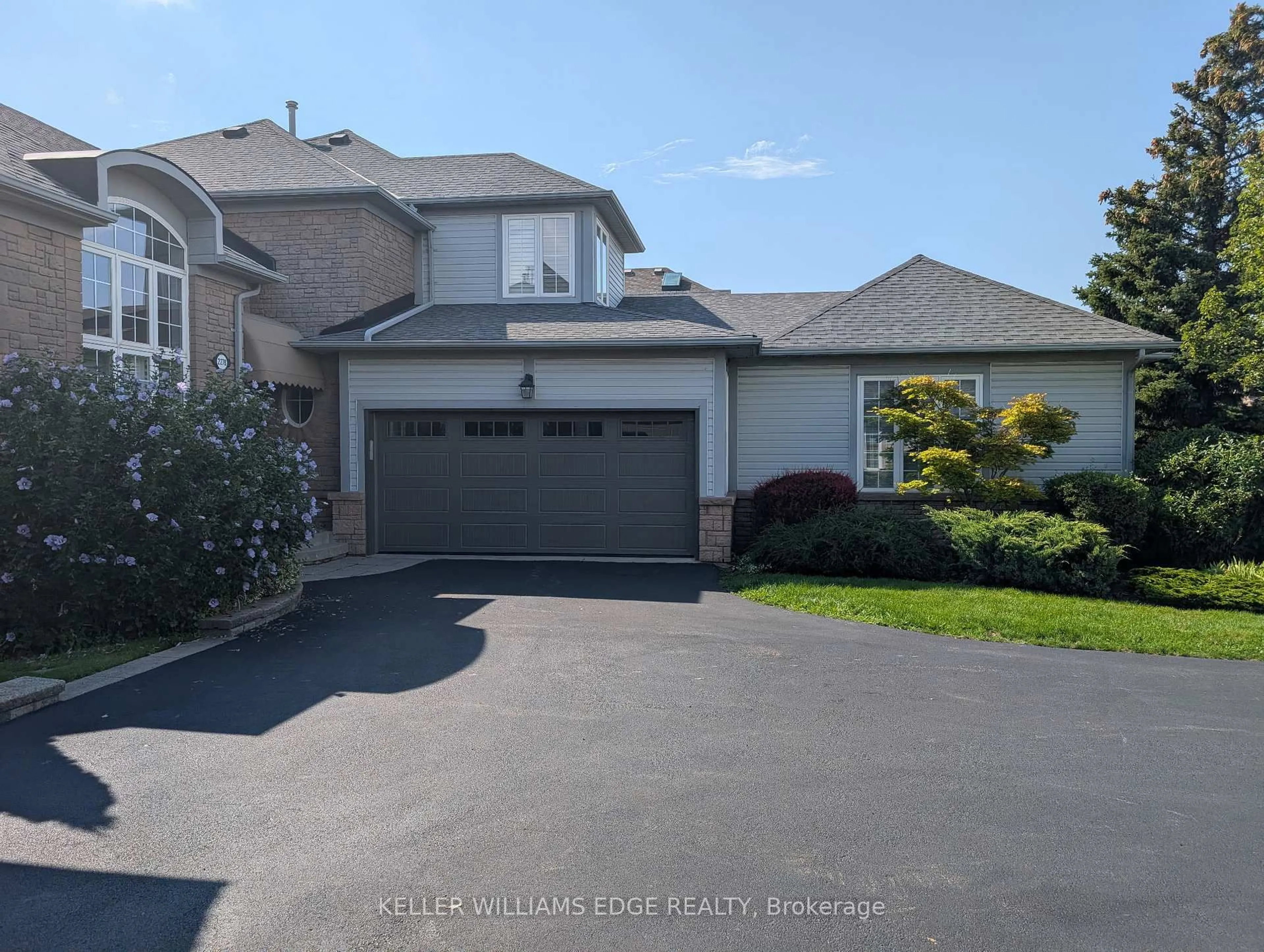 A pic from outside/outdoor area/front of a property/back of a property/a pic from drone, street for 2278 Turnberry Rd #13, Burlington Ontario L7M 4S6
