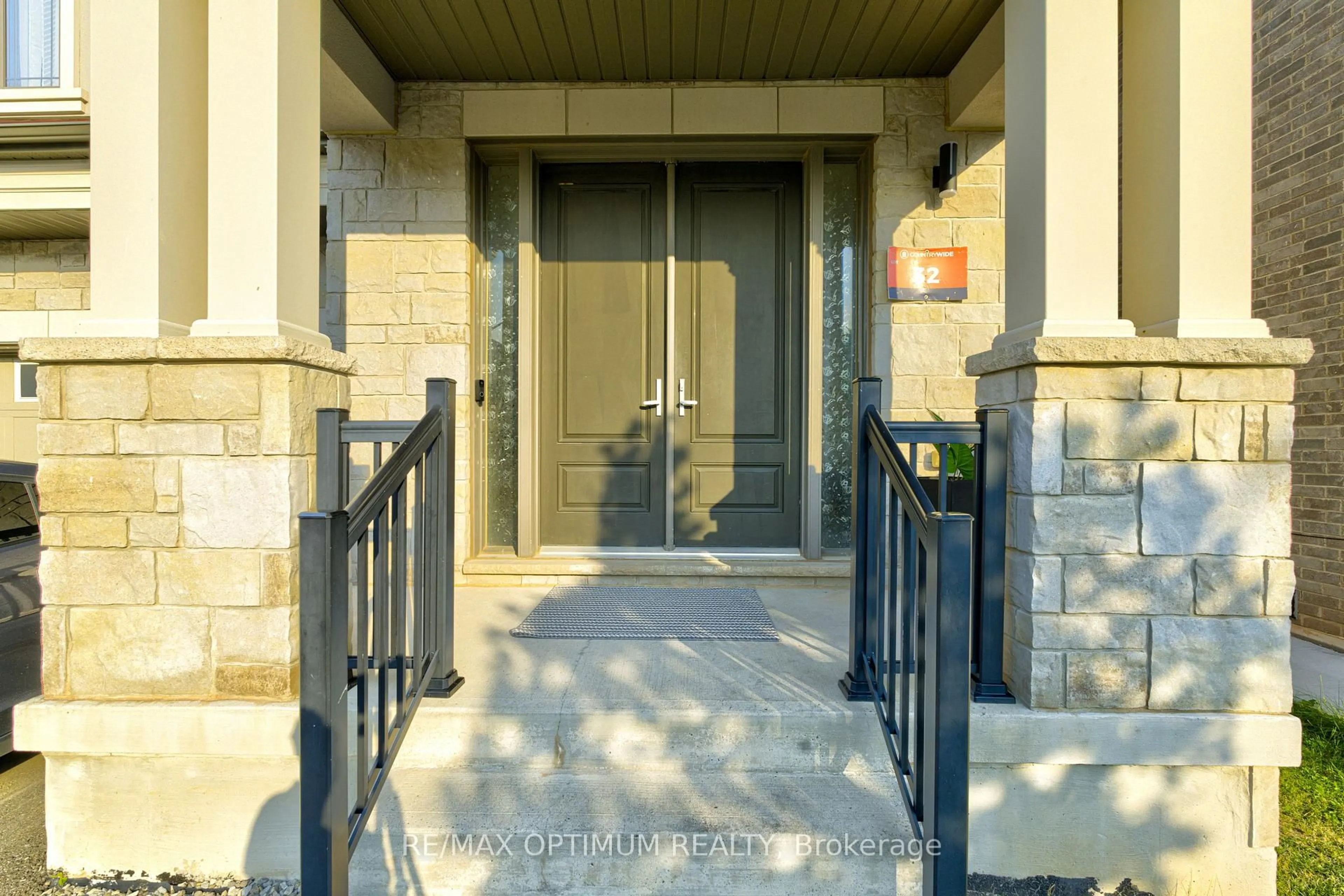 Indoor entryway for 8 Lyle Way, Brampton Ontario L6X 5P8