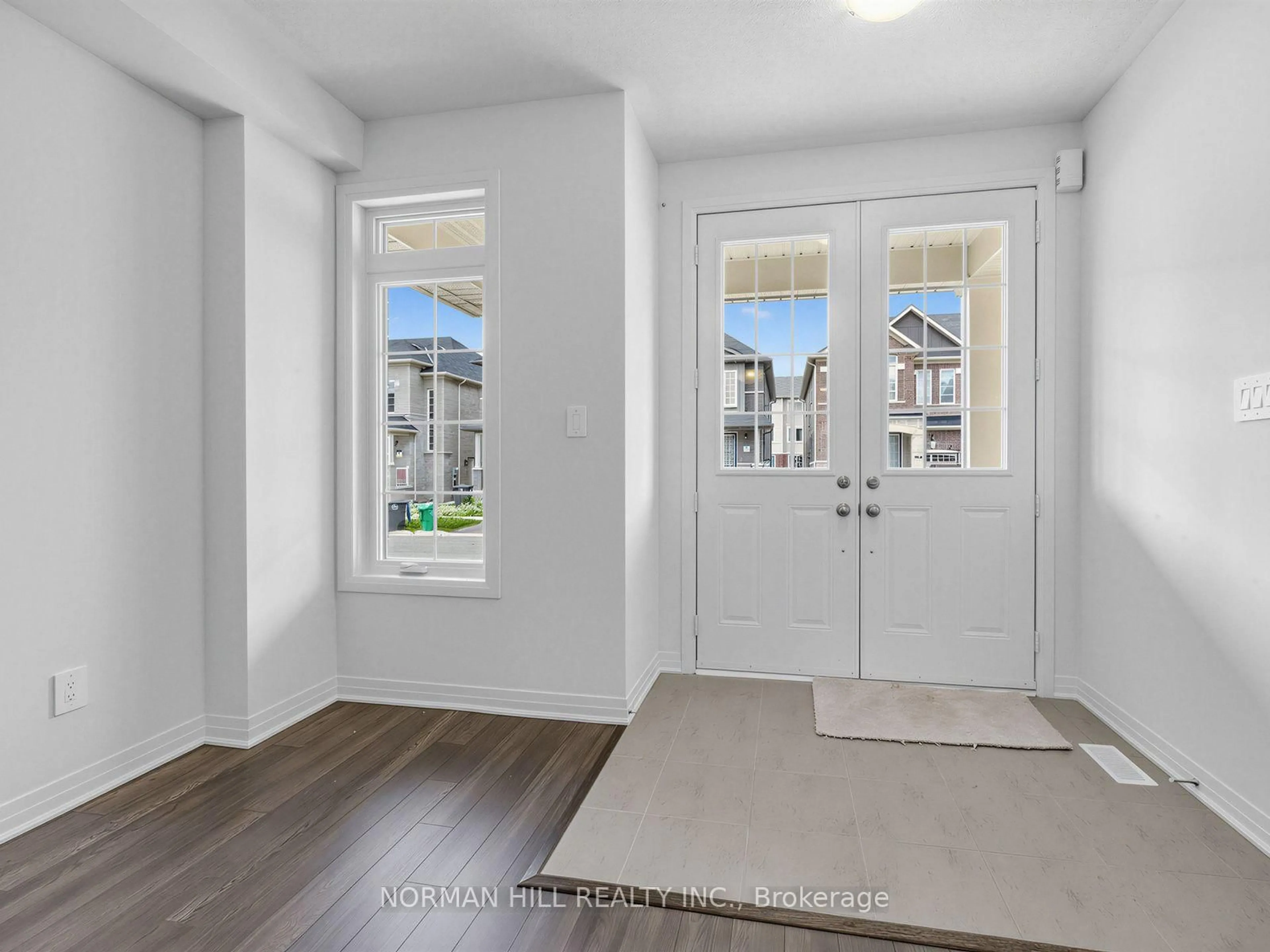 Indoor entryway for 13 Guildhouse Dr, Brampton Ontario L7A 4W5