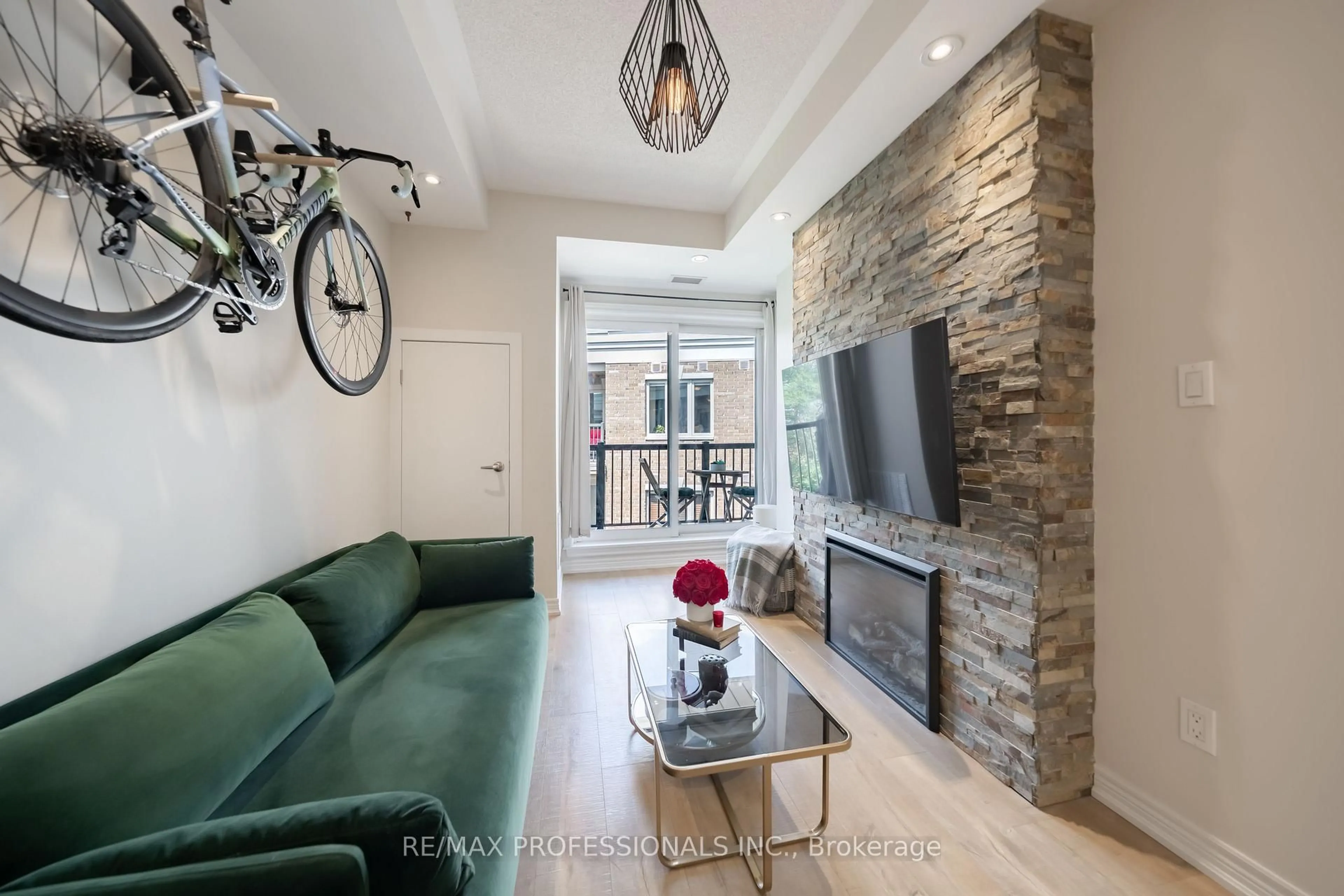 Living room with furniture, unknown for 73 Washington Ave #405, Oakville Ontario L6K 1W5