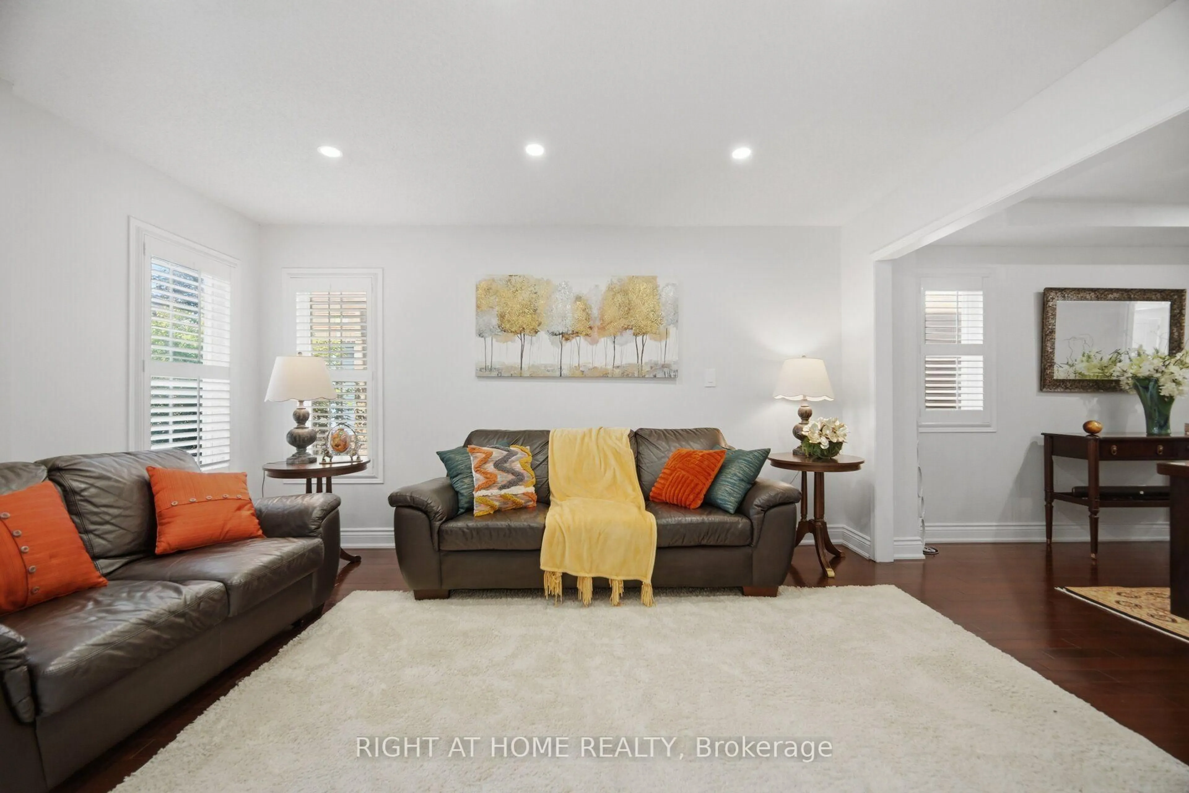 Living room with furniture, unknown for 6379 Alderwood Tr, Mississauga Ontario L5N 6W9
