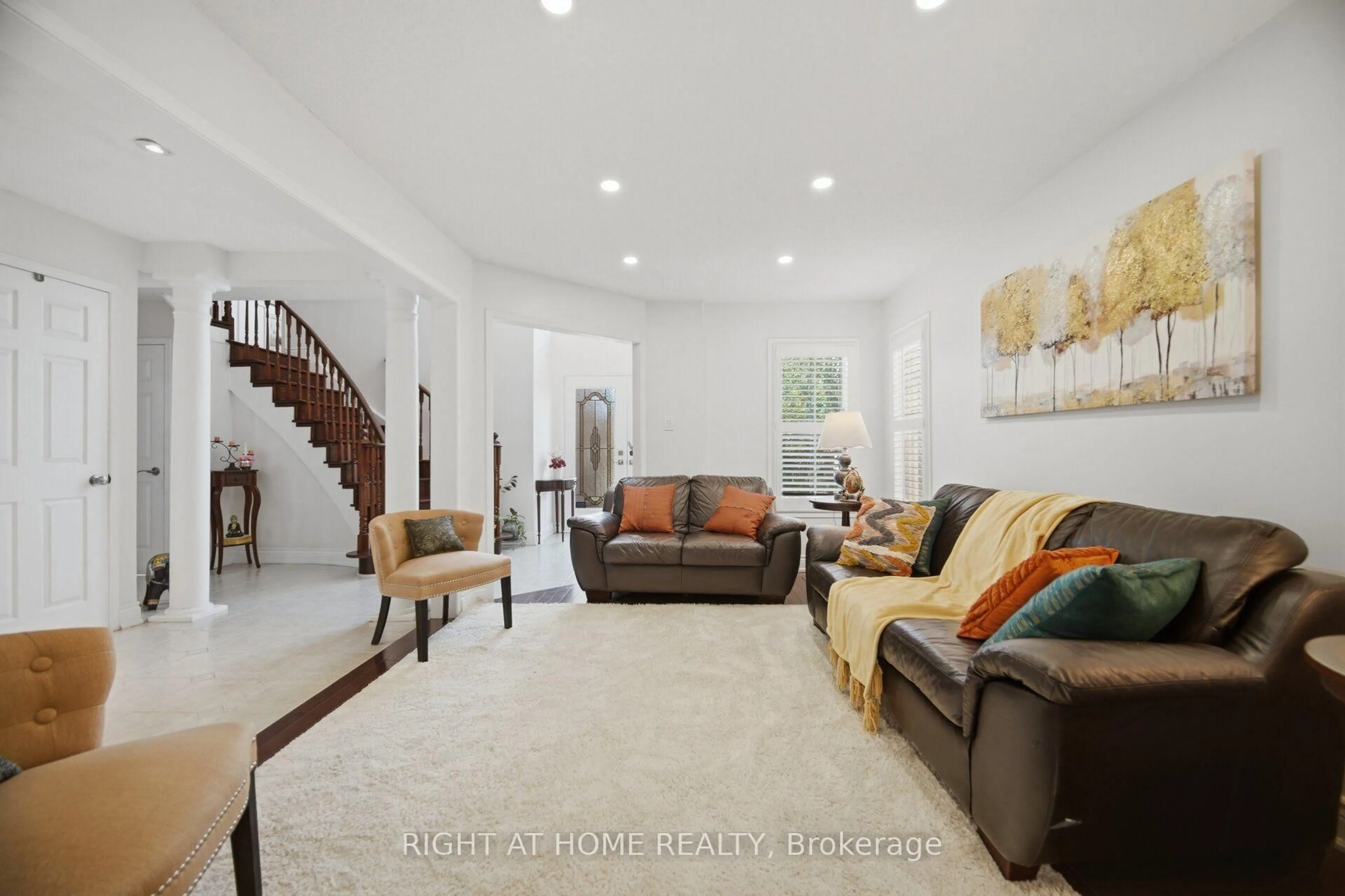 Living room with furniture, unknown for 6379 Alderwood Tr, Mississauga Ontario L5N 6W9