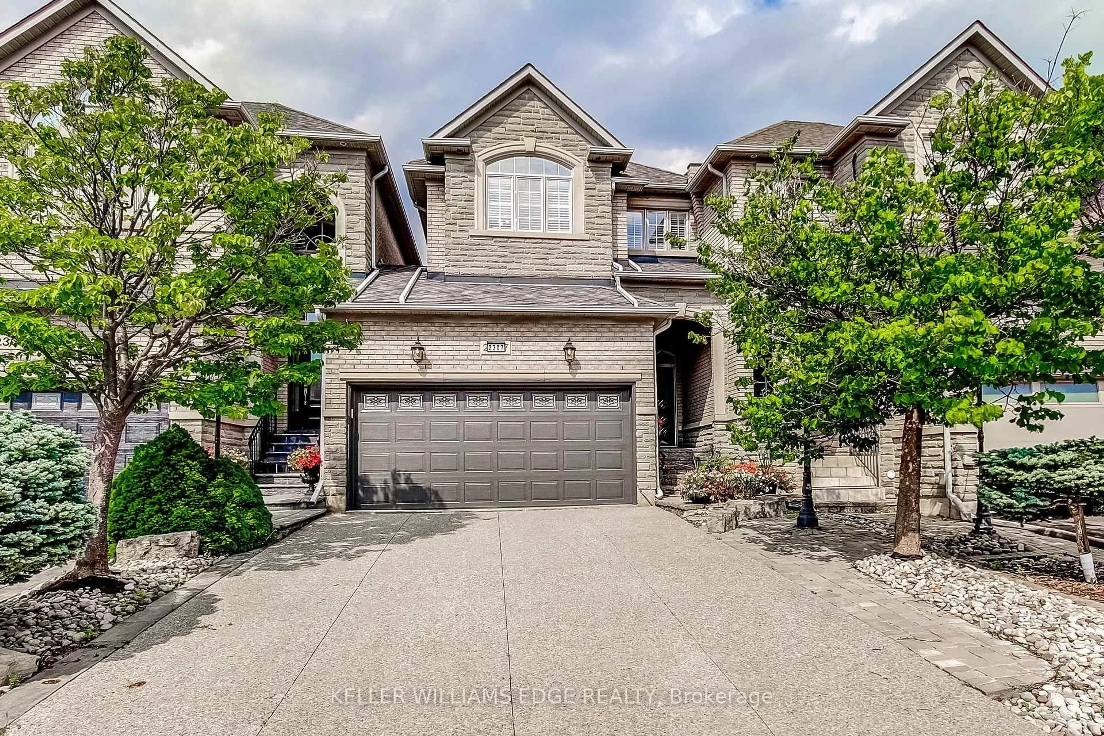 Home with brick exterior material, street for 2307 Woodfield Rd, Oakville Ontario L6H 6Y7