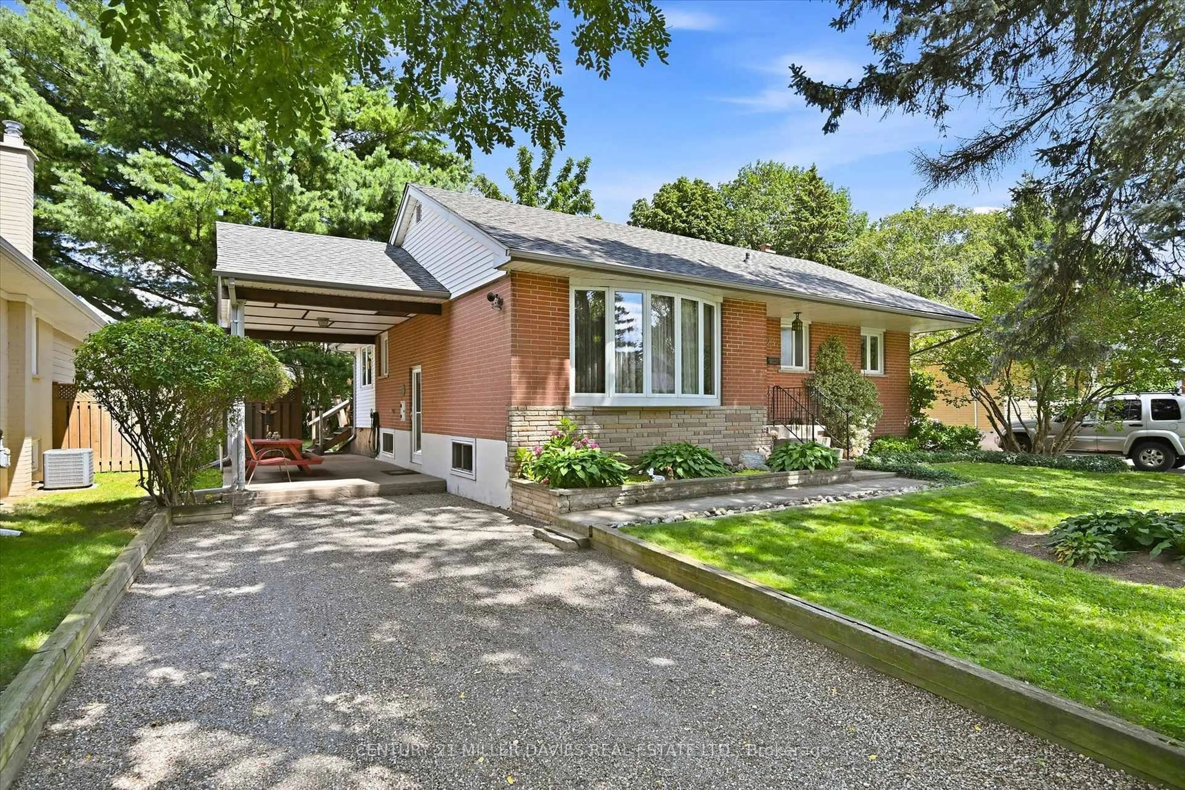 Home with brick exterior material, street for 237 Mohawk Rd, Oakville Ontario L6L 2Z1