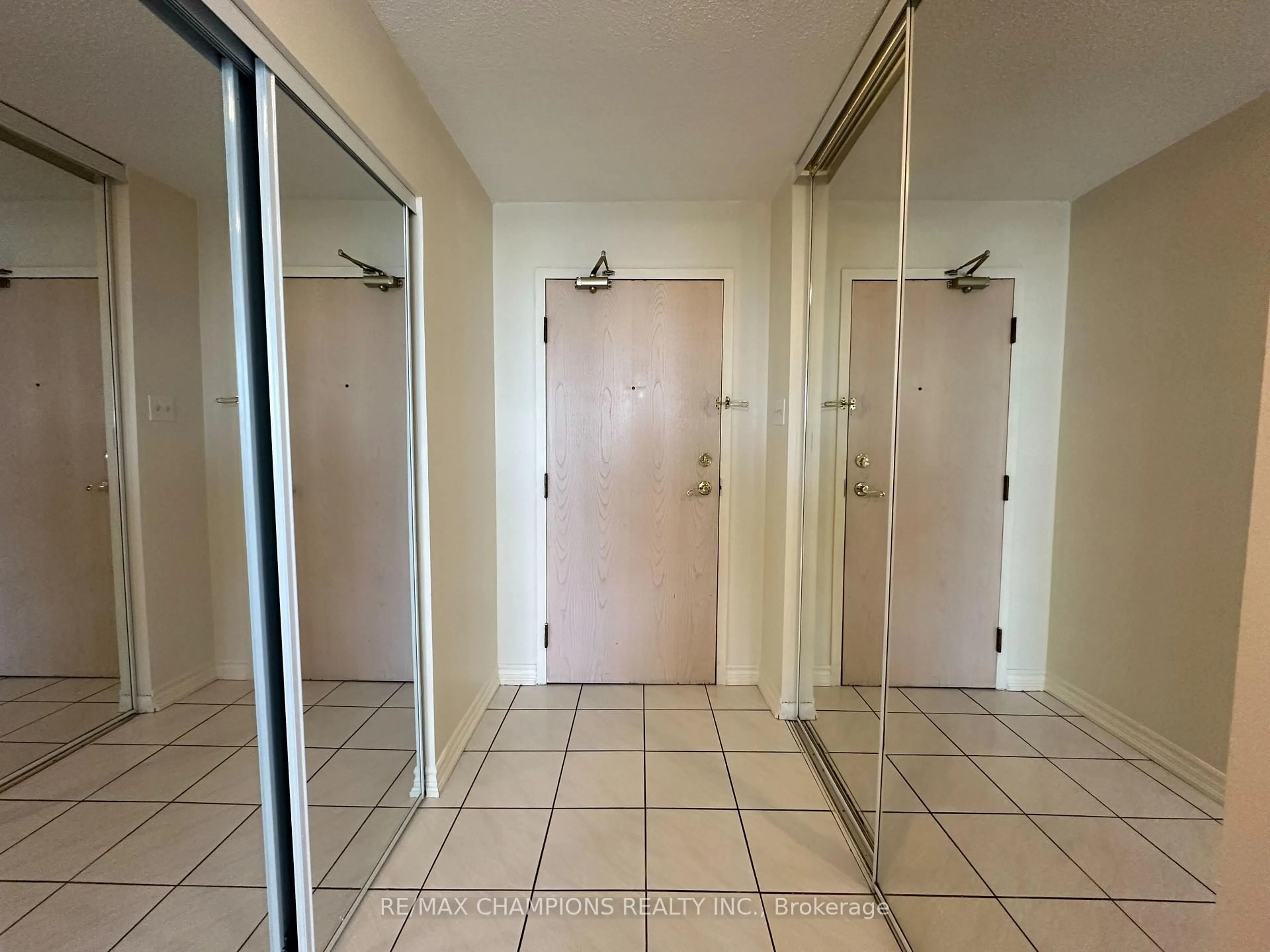 Unknown for 400 Webb Dr #1204, Mississauga Ontario L5B 3Z7