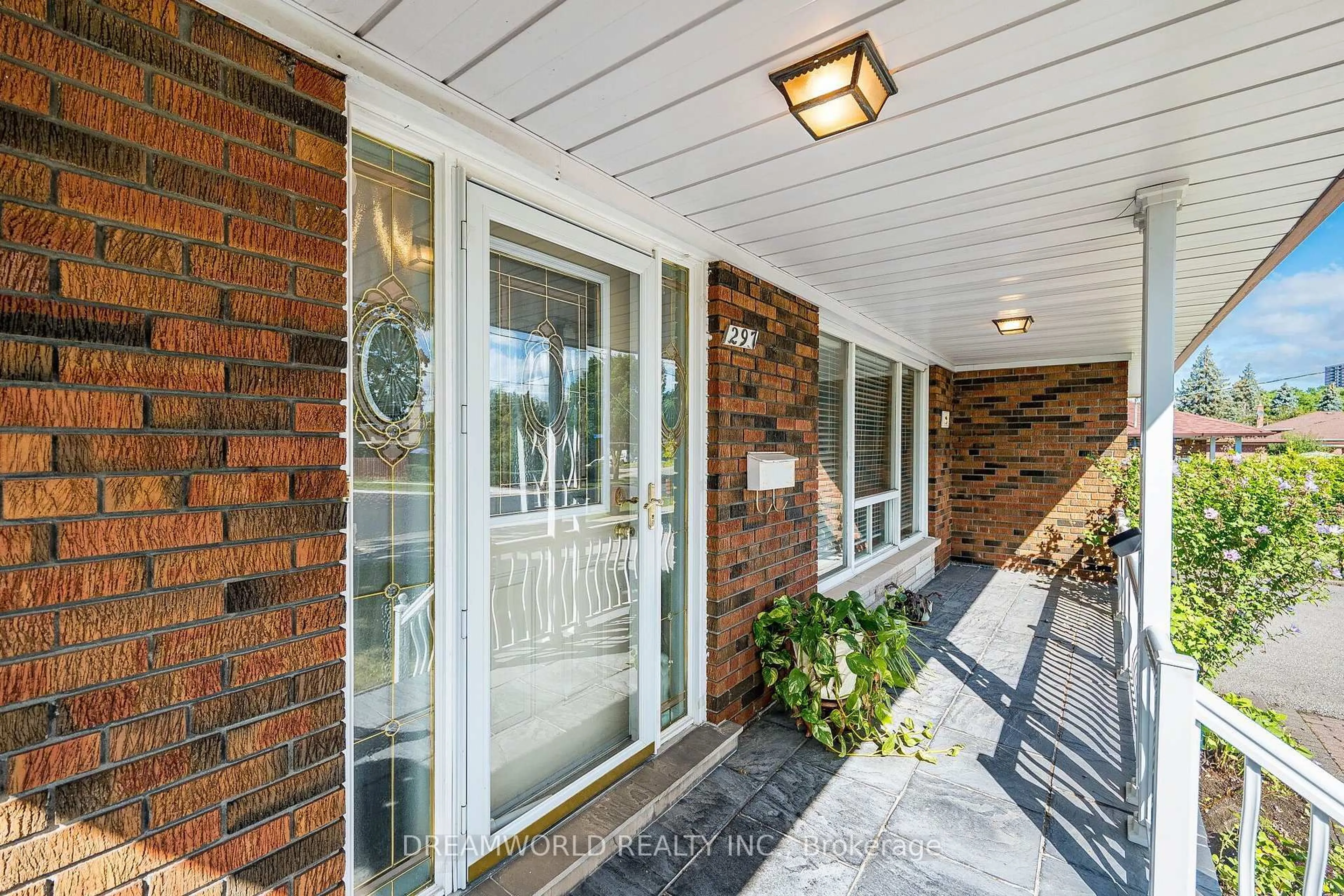 Indoor entryway for 297 Derrydown Rd, Toronto Ontario M3J 1S4