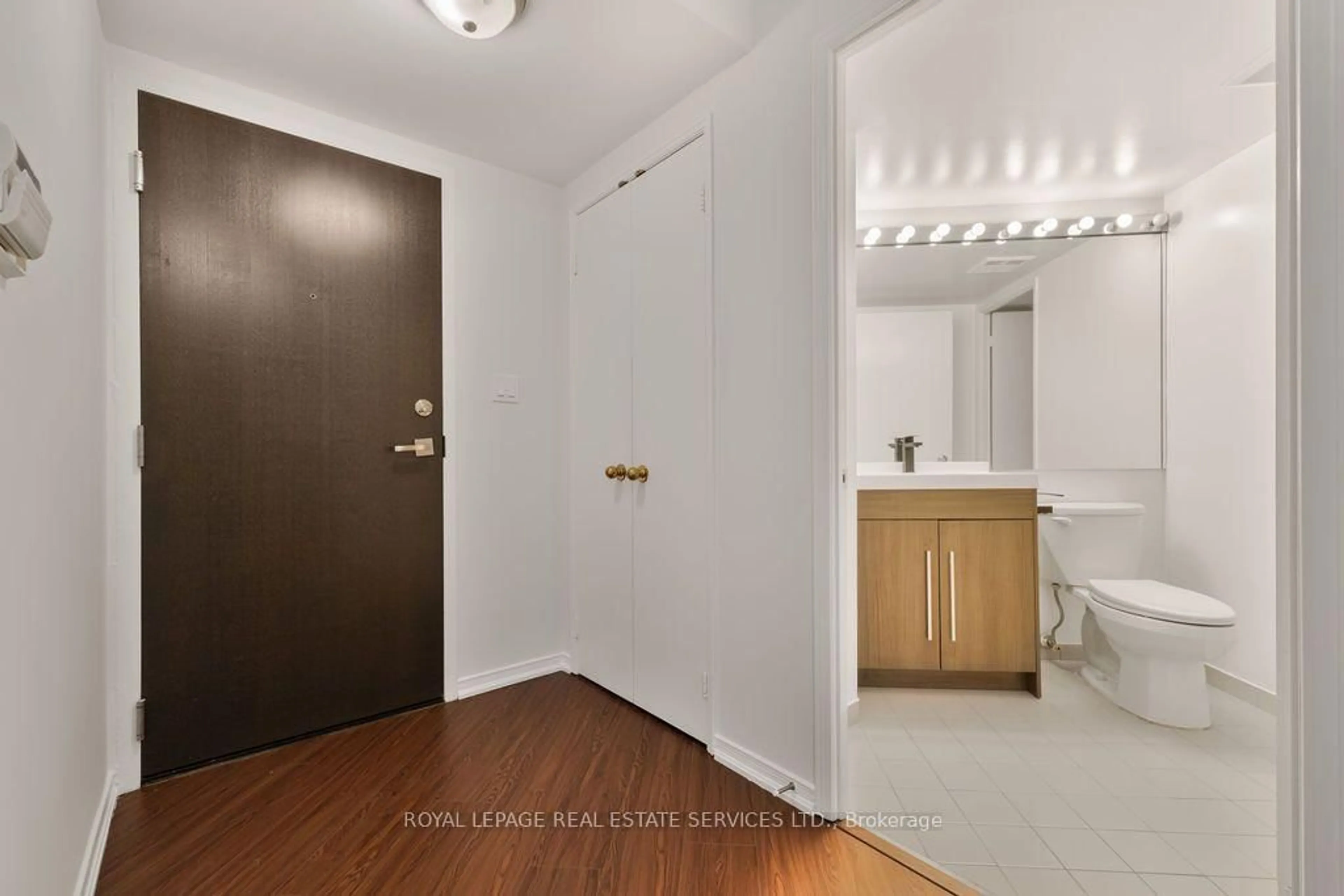 Indoor entryway for 2269 Lake Shore Blvd #2105, Toronto Ontario M8V 3X6