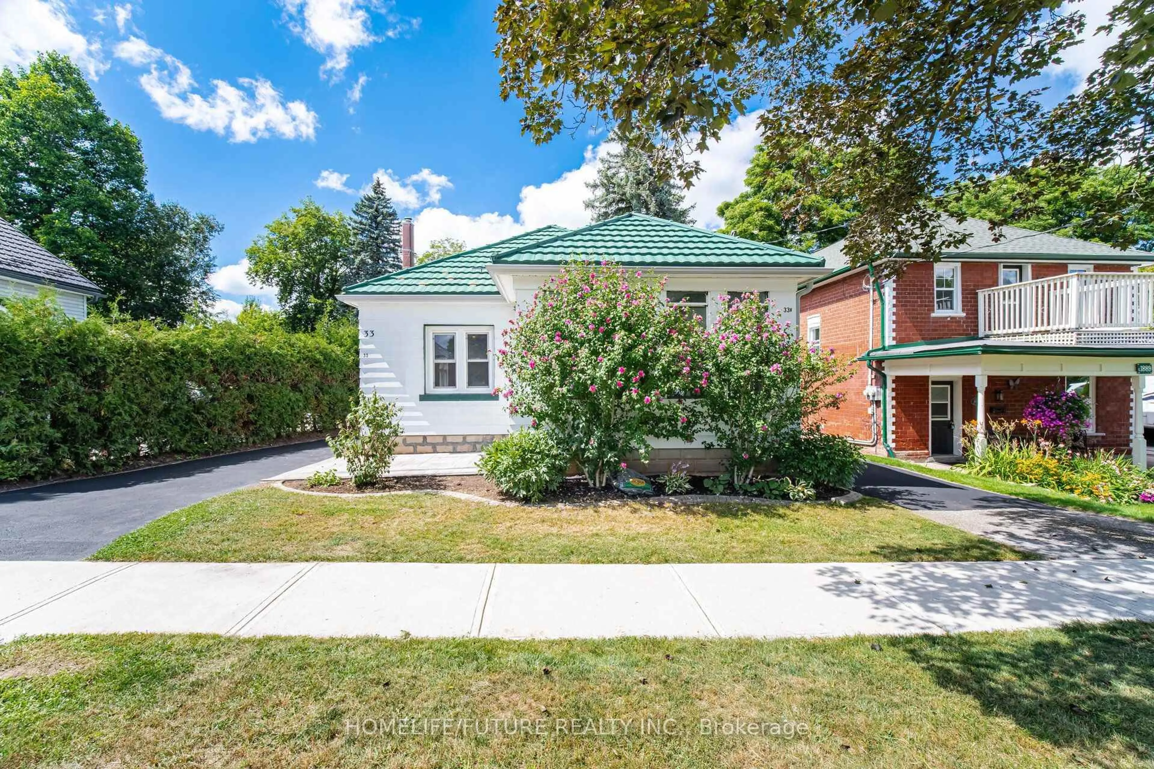 Home with brick exterior material, street for 33 Brock St, Halton Hills Ontario L7J 1N3