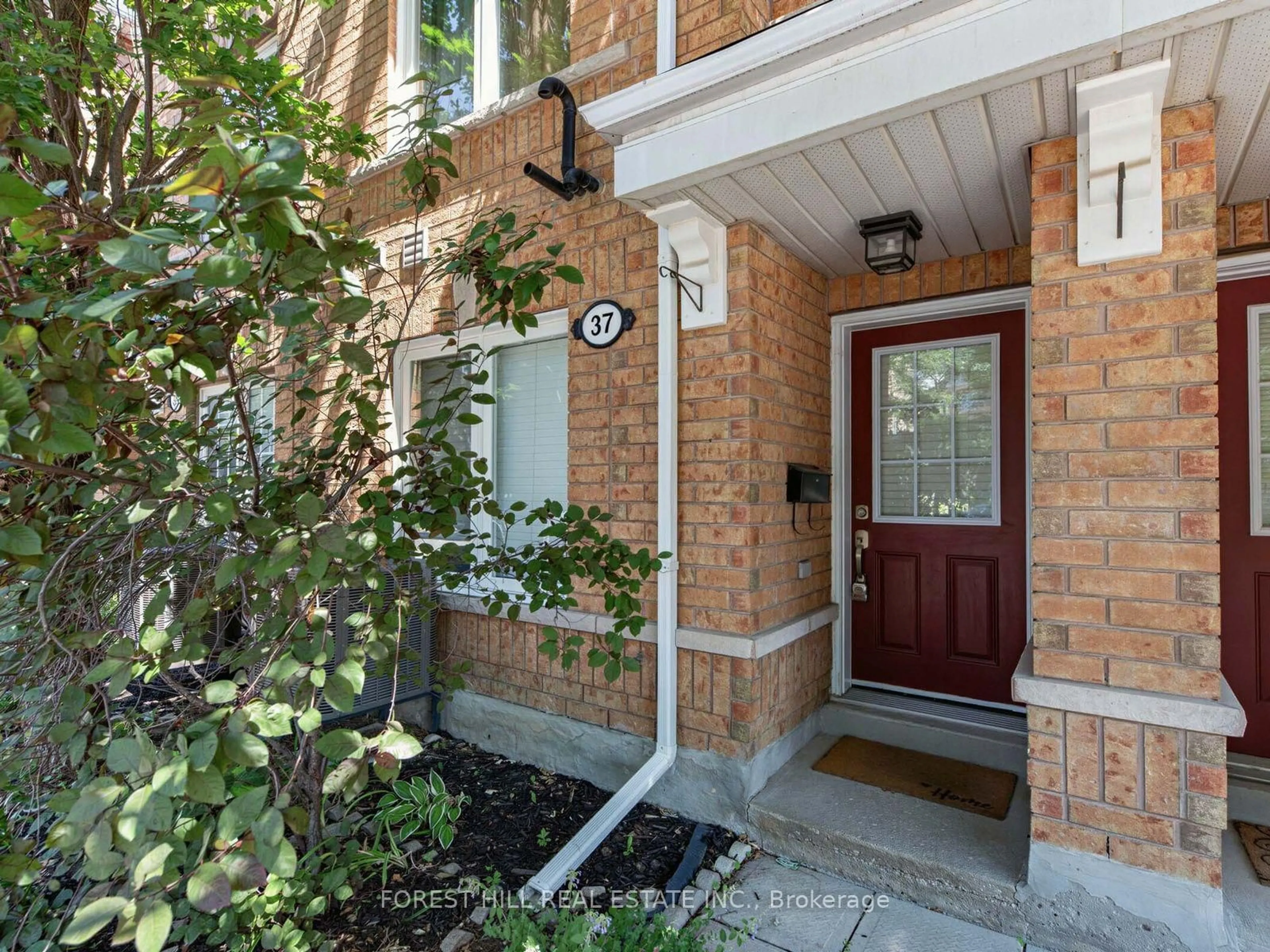 Indoor entryway for 37 Birdstone Cres, Toronto Ontario M6N 5H5