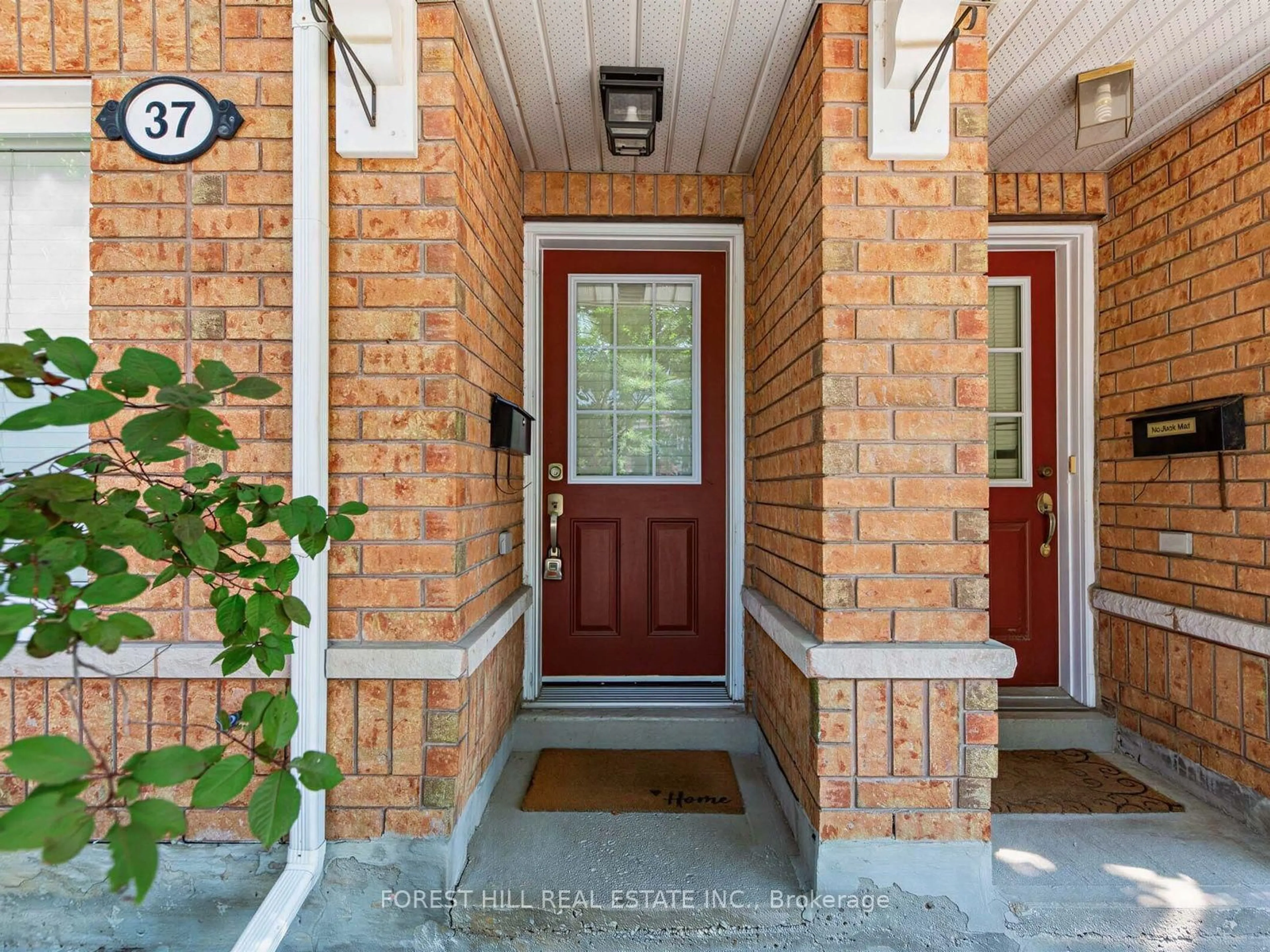 Indoor entryway for 37 Birdstone Cres, Toronto Ontario M6N 5H5