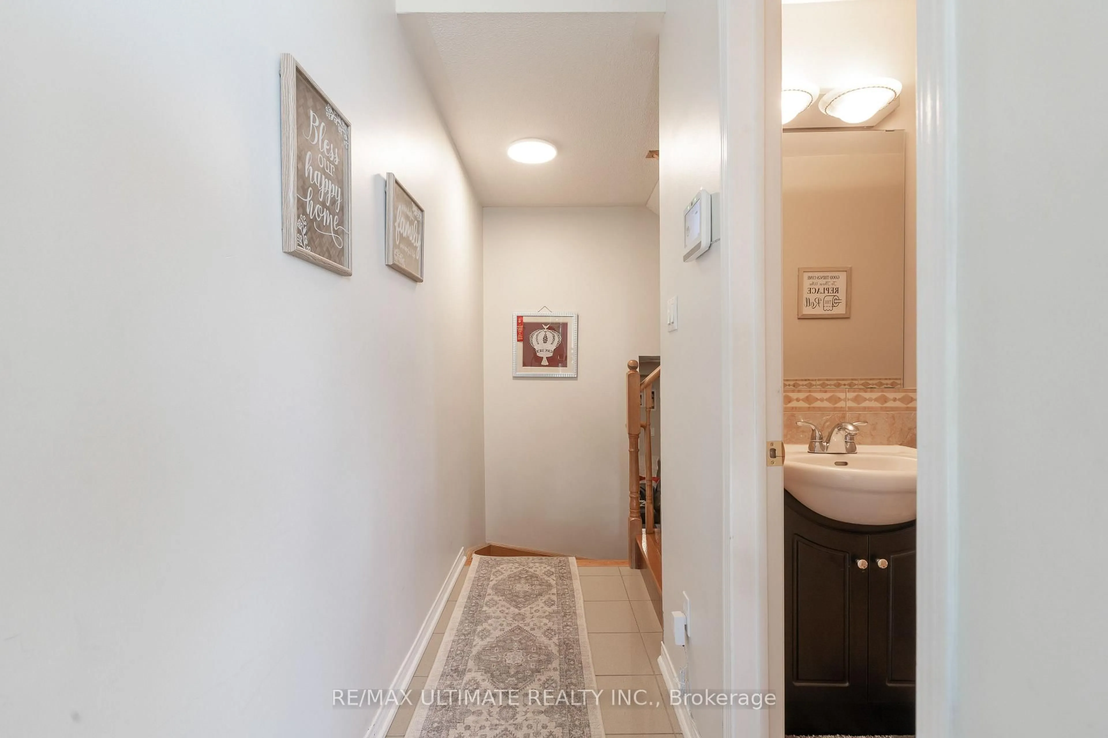 Standard bathroom, ceramic/tile floor for 6560 Opera Glass Cres, Mississauga Ontario L5W 1S1